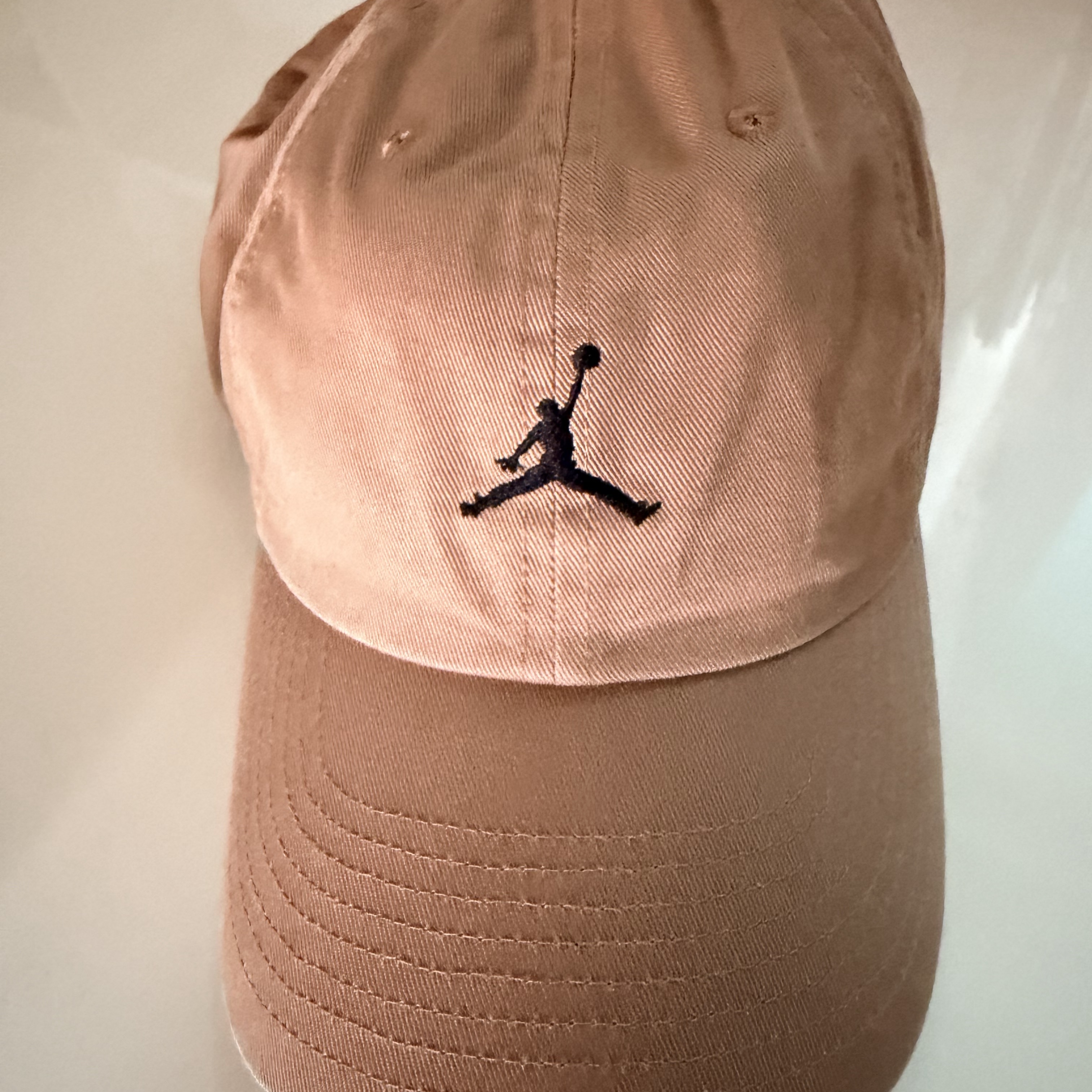 Jordan Club Unstructured Curved Bill Cap Archaeo Brown Black 착용 스타일