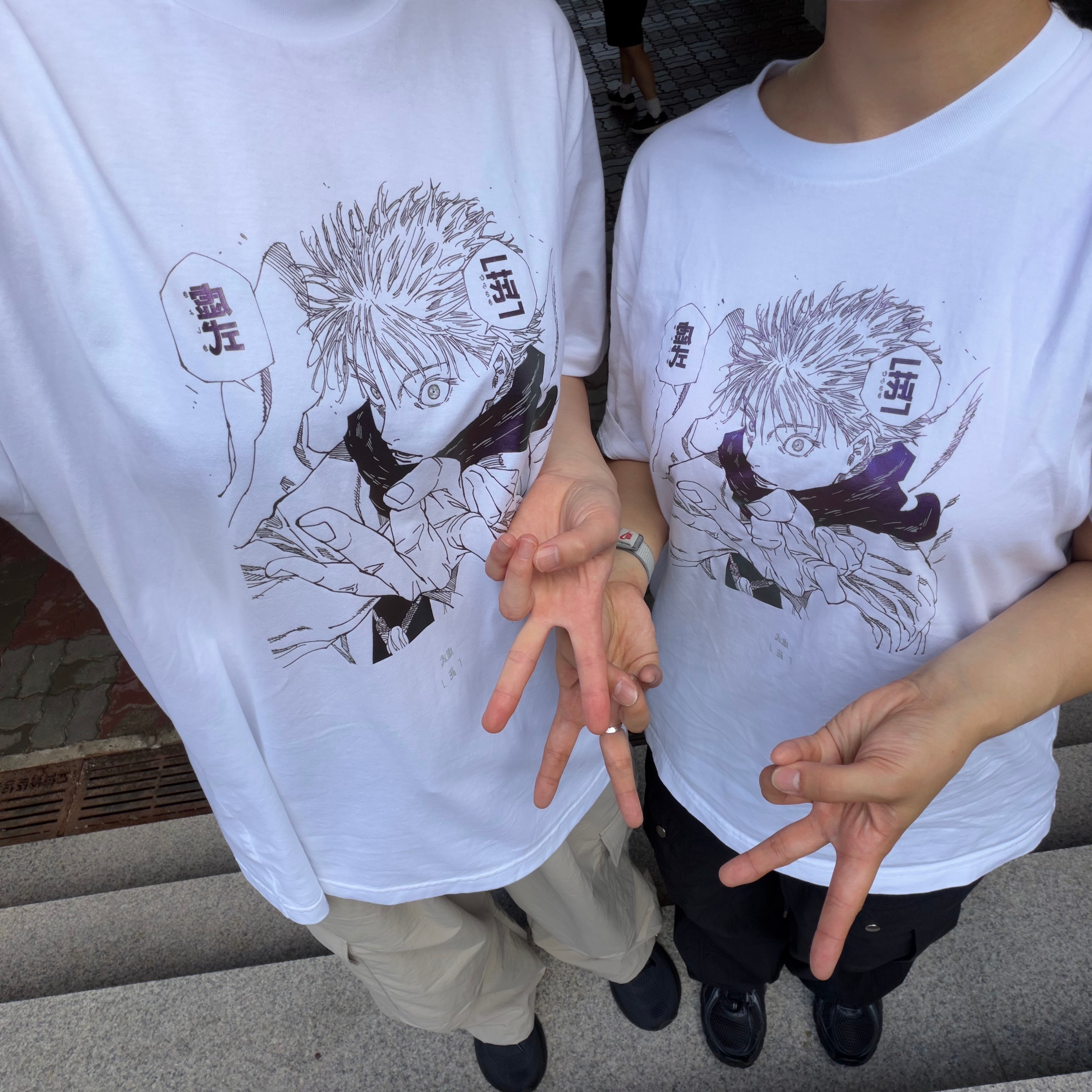 Uniqlo UT Shueisha 100th Anniversary Jujutsu Kaisen T-Shirt White 착용 스타일 - 1