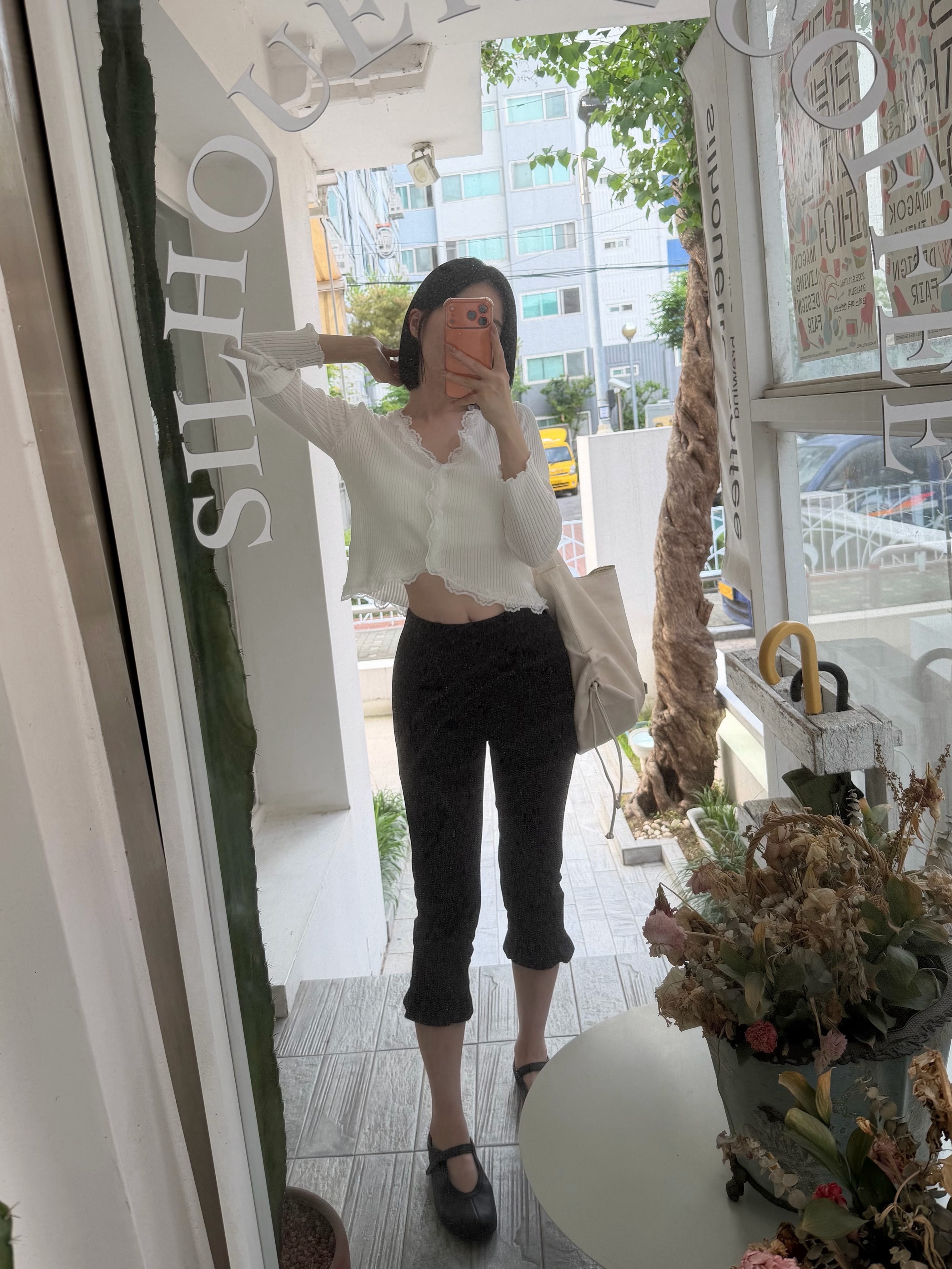 (W) Adidas Stan Smith Lo Pro Core Black, NICK&NICOLE Lace Frill Essential Crop Cardigan Cream 착용 스타일