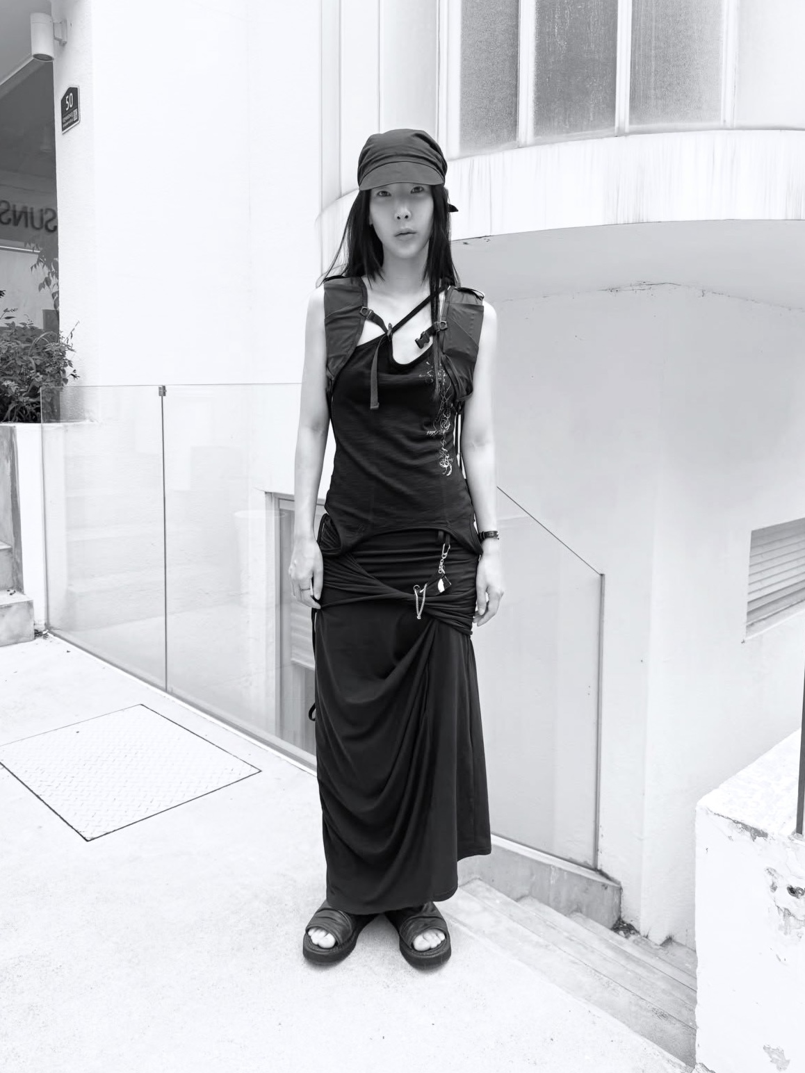BLR Tattooed Graphic Layered Sleeveless Tank Top Black, BLR Asymmetric Layered Maxi Skirt Black 착용 스타일 - 7