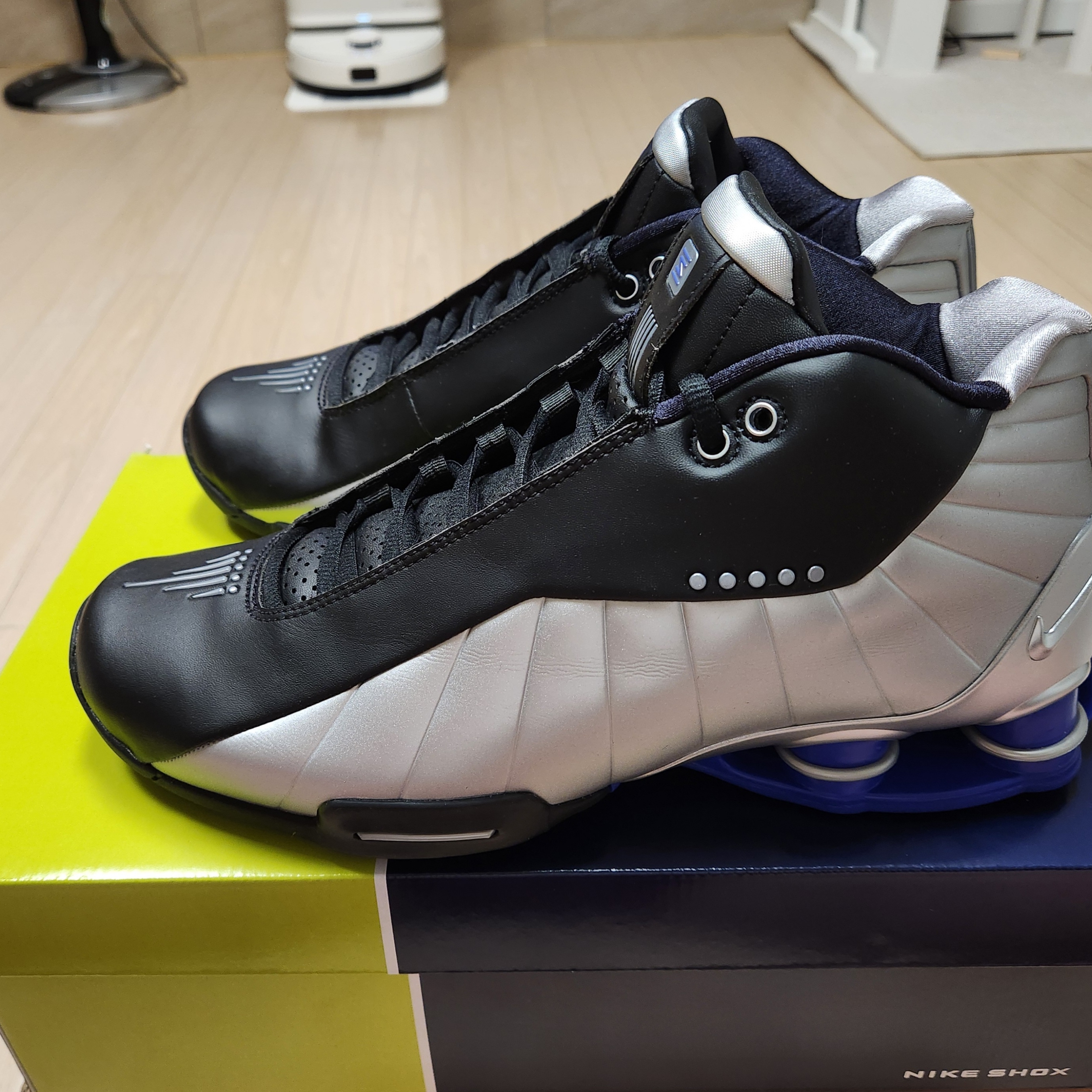 Nike Shox BB4 Black Lapis 착용 스타일 - 2