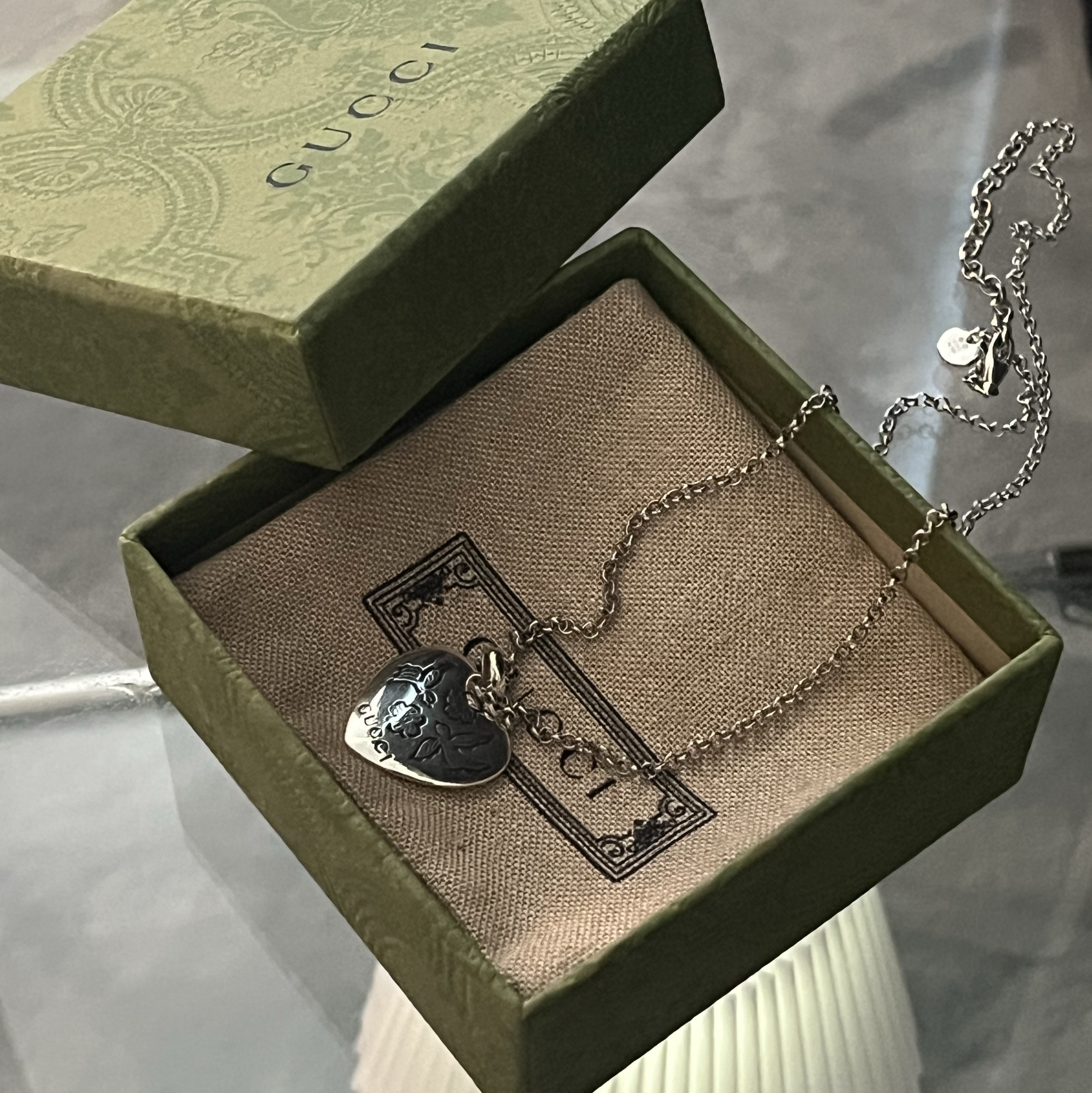 Gucci Blind for Love Necklace Silver 착용 스타일 - 4
