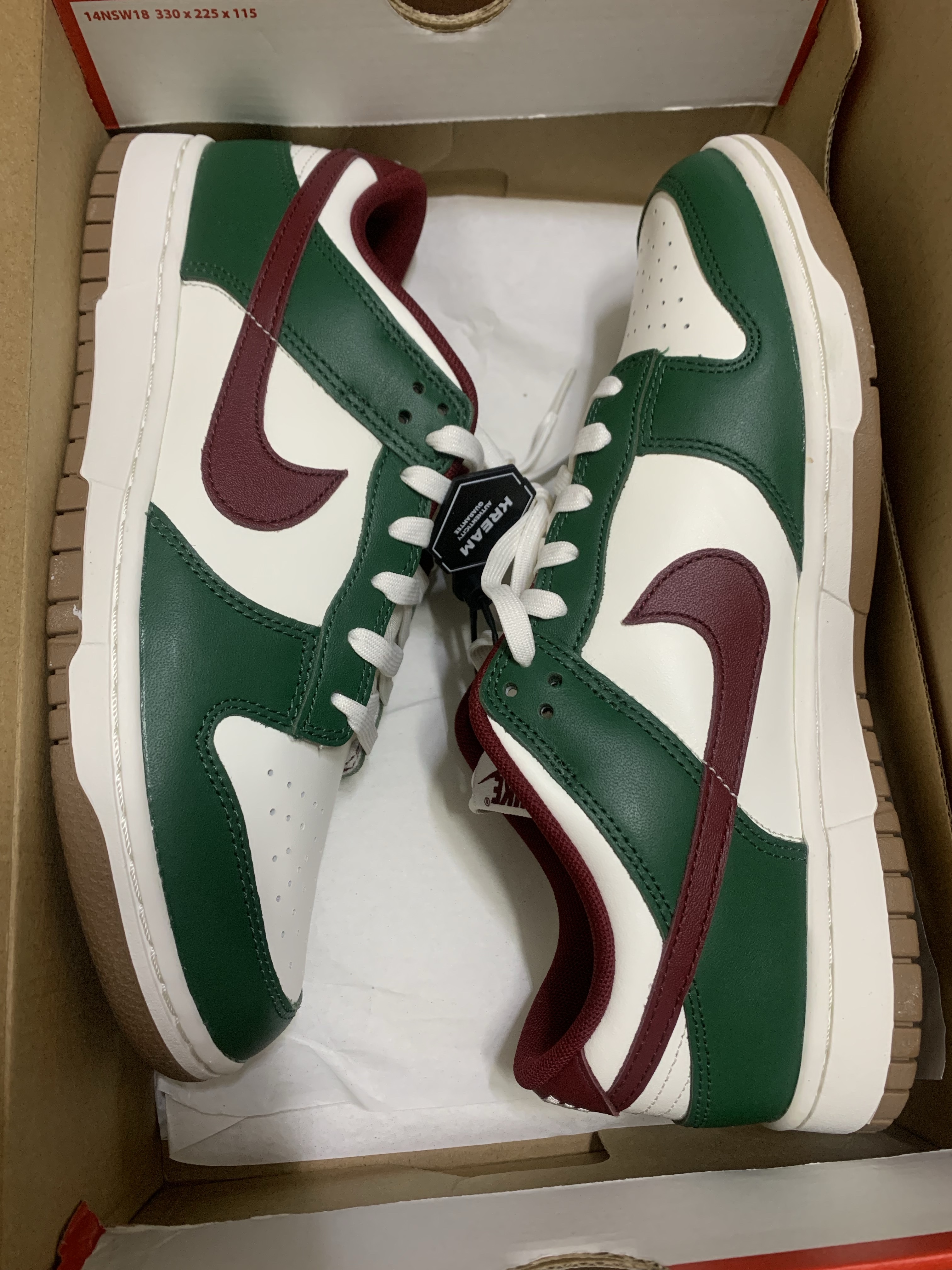 Nike Dunk Low George Green and Team Red 착용 스타일 - 3