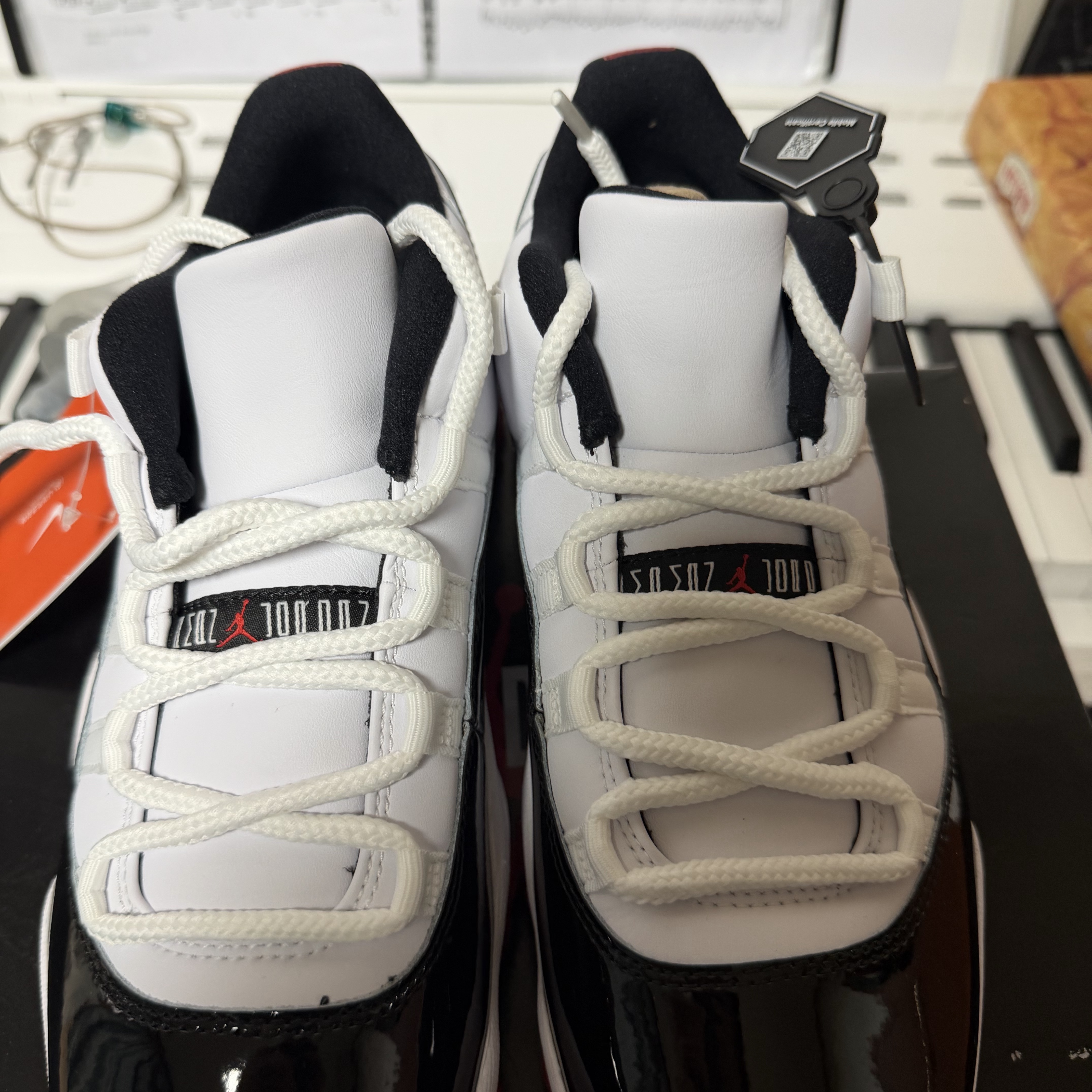 Jordan 11 Retro Low Concord Bred 착용 스타일 - 1