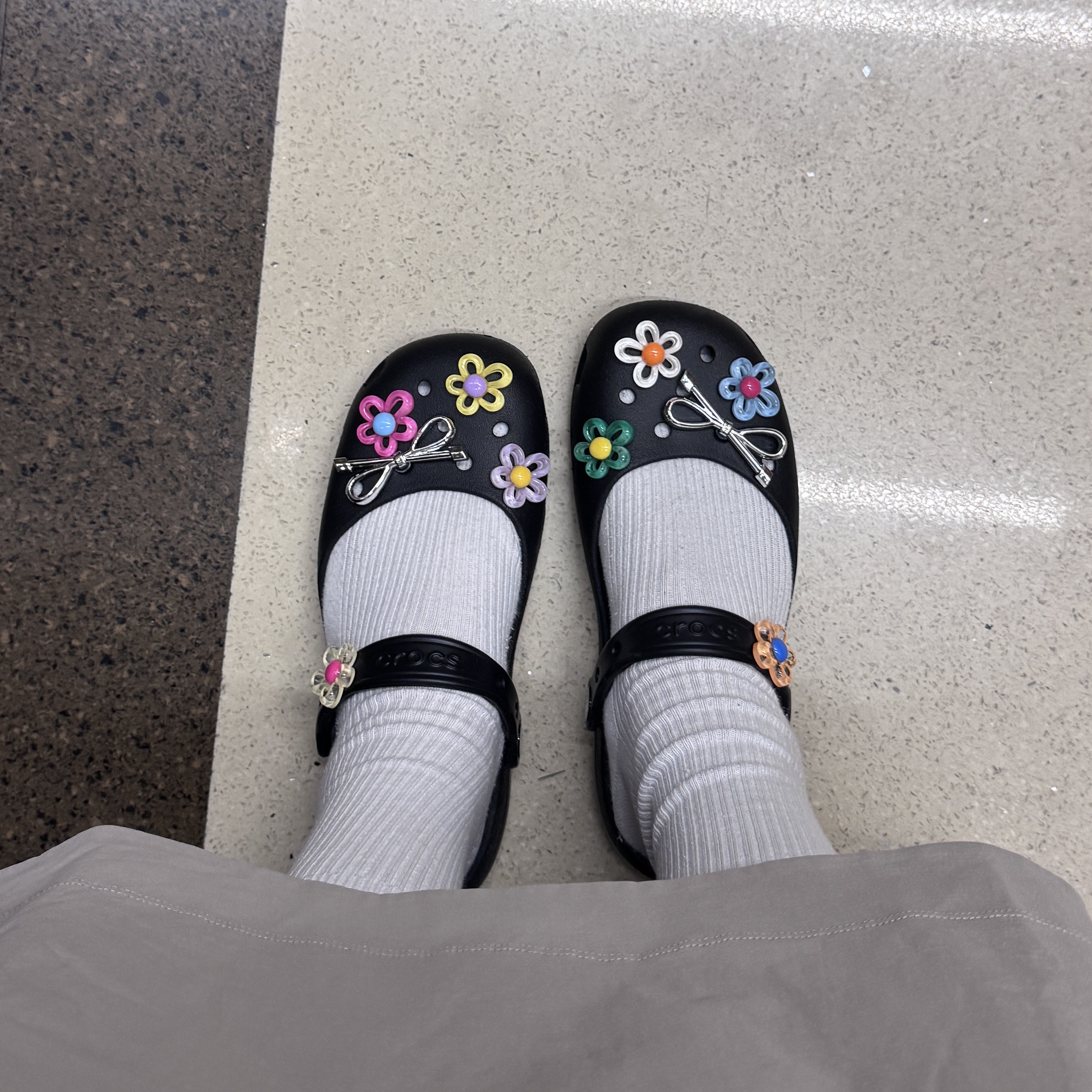 (W) Crocs Classic Ballet Black 착용 스타일