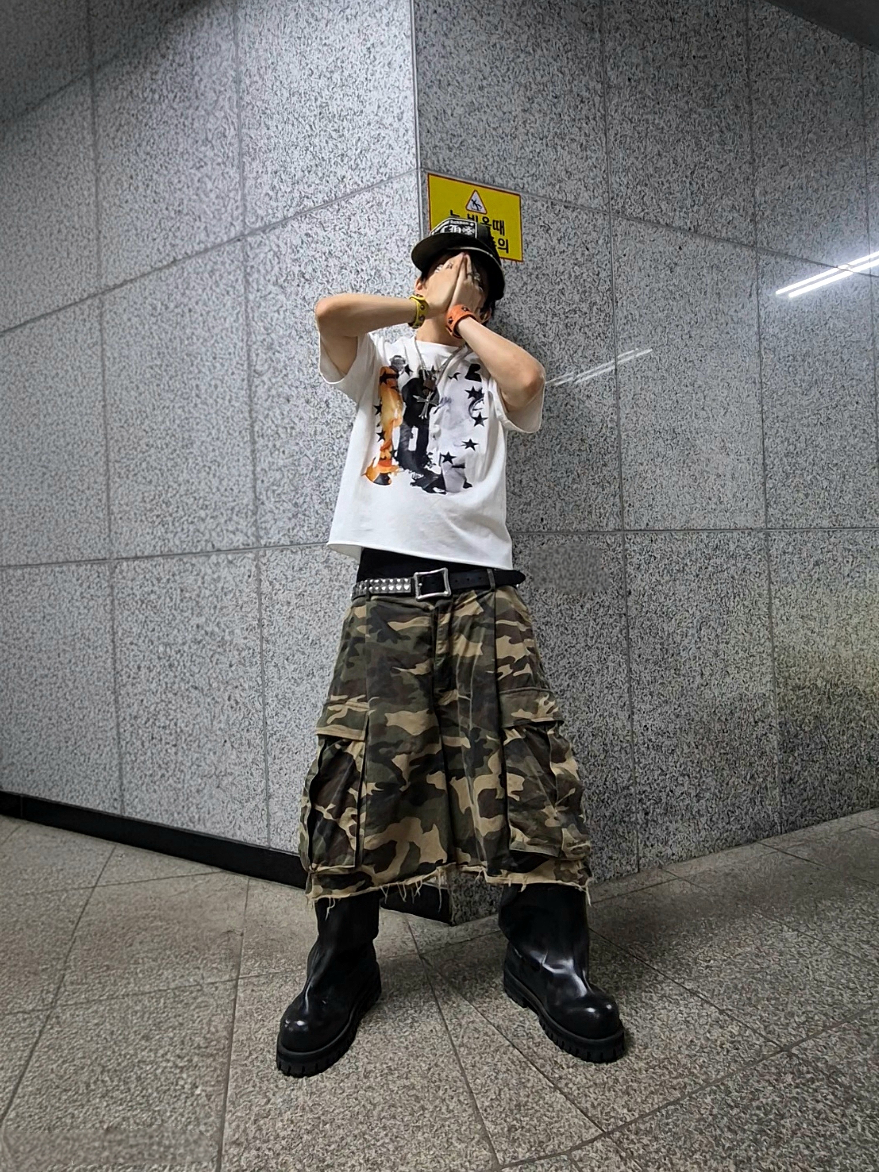 Chrome Hearts CH Hollywood Trucker Hat Camo Black, Project G/R Wide Shaft Boots Black 착용 스타일 - 2