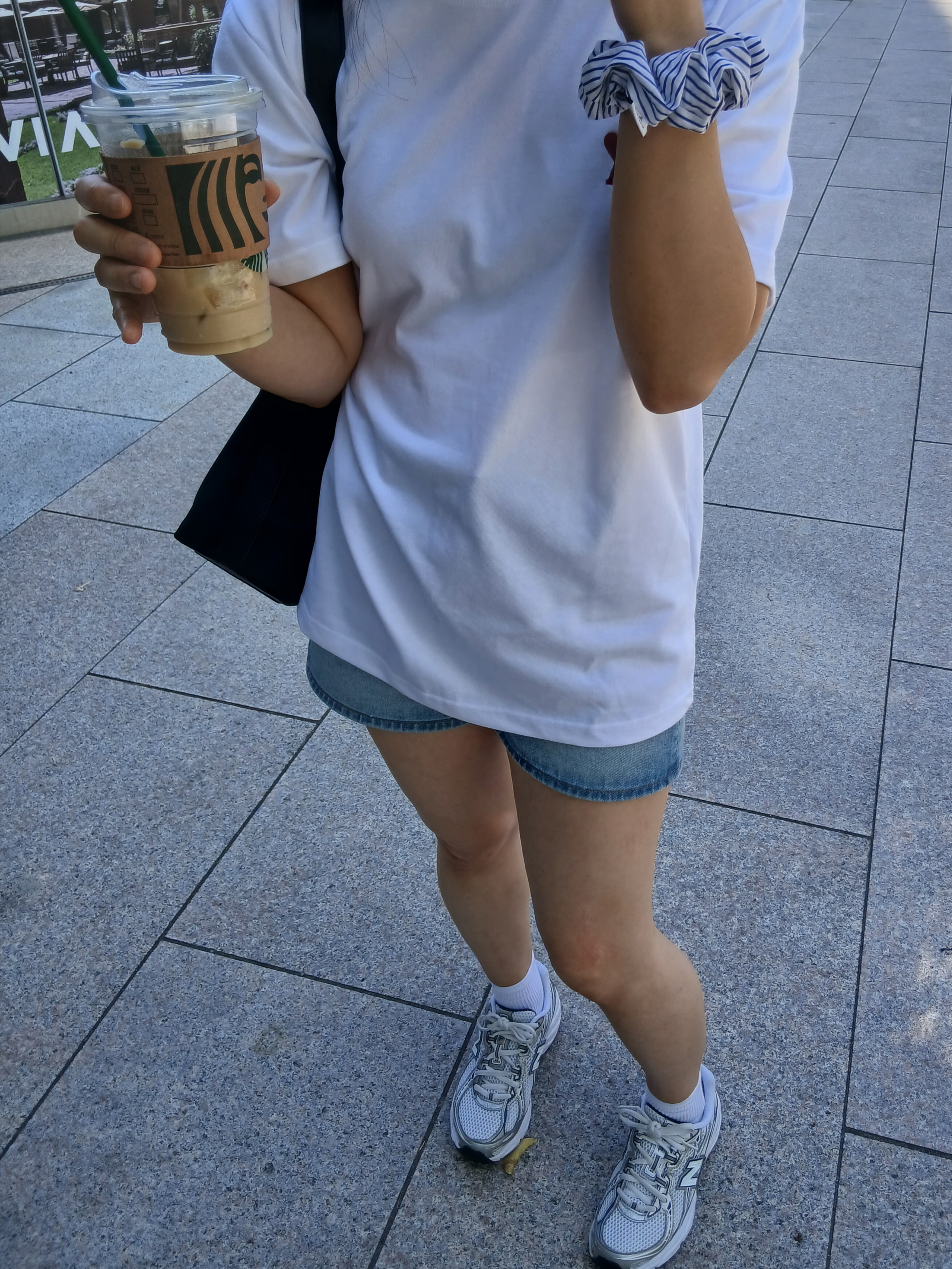AMI de Coeur T-Shirt White, New Balance 740v2 Nb Navy White 착용 스타일 - 6