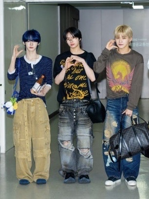 I FEEL LUCKY What A Lucky Day! Shirt Blue, I FEEL LUCKY Double Waist Carpenter Pants Travertine 착용 스타일 - 2