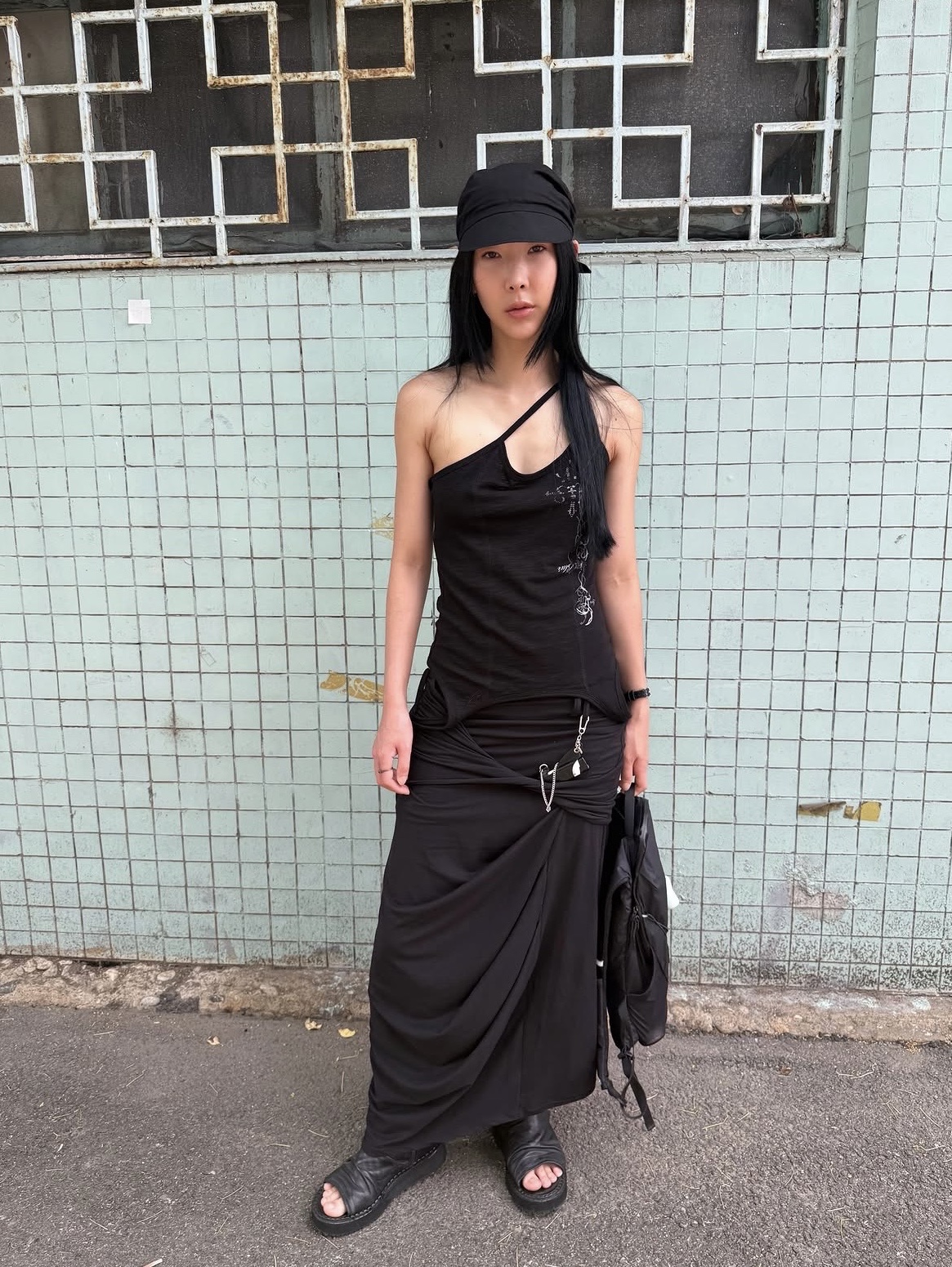 BLR Tattooed Graphic Layered Sleeveless Tank Top Black, BLR Asymmetric Layered Maxi Skirt Black 착용 스타일 - 1