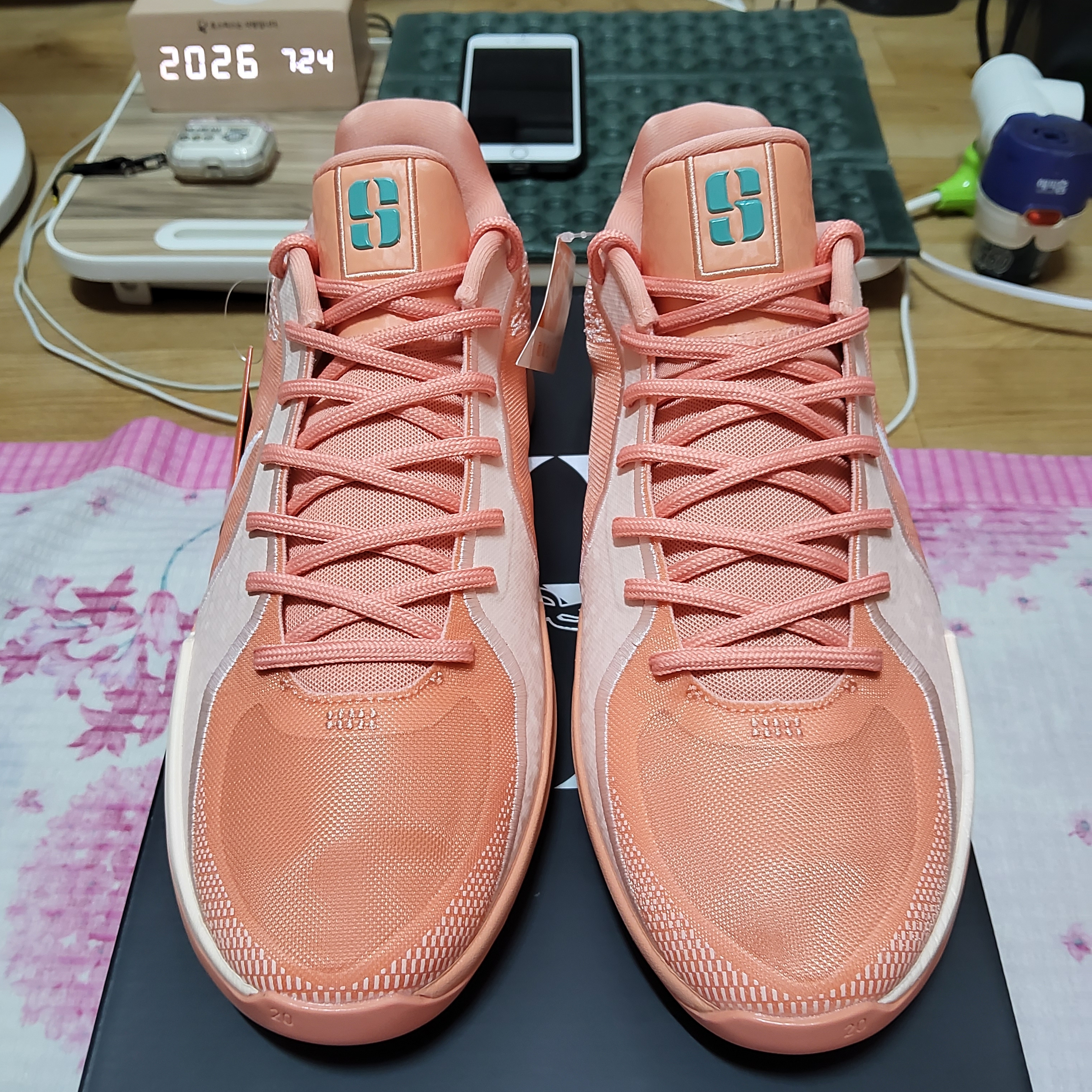 Nike Sabrina 2 EP Apricot Agate Light Bone 착용 스타일 - 2