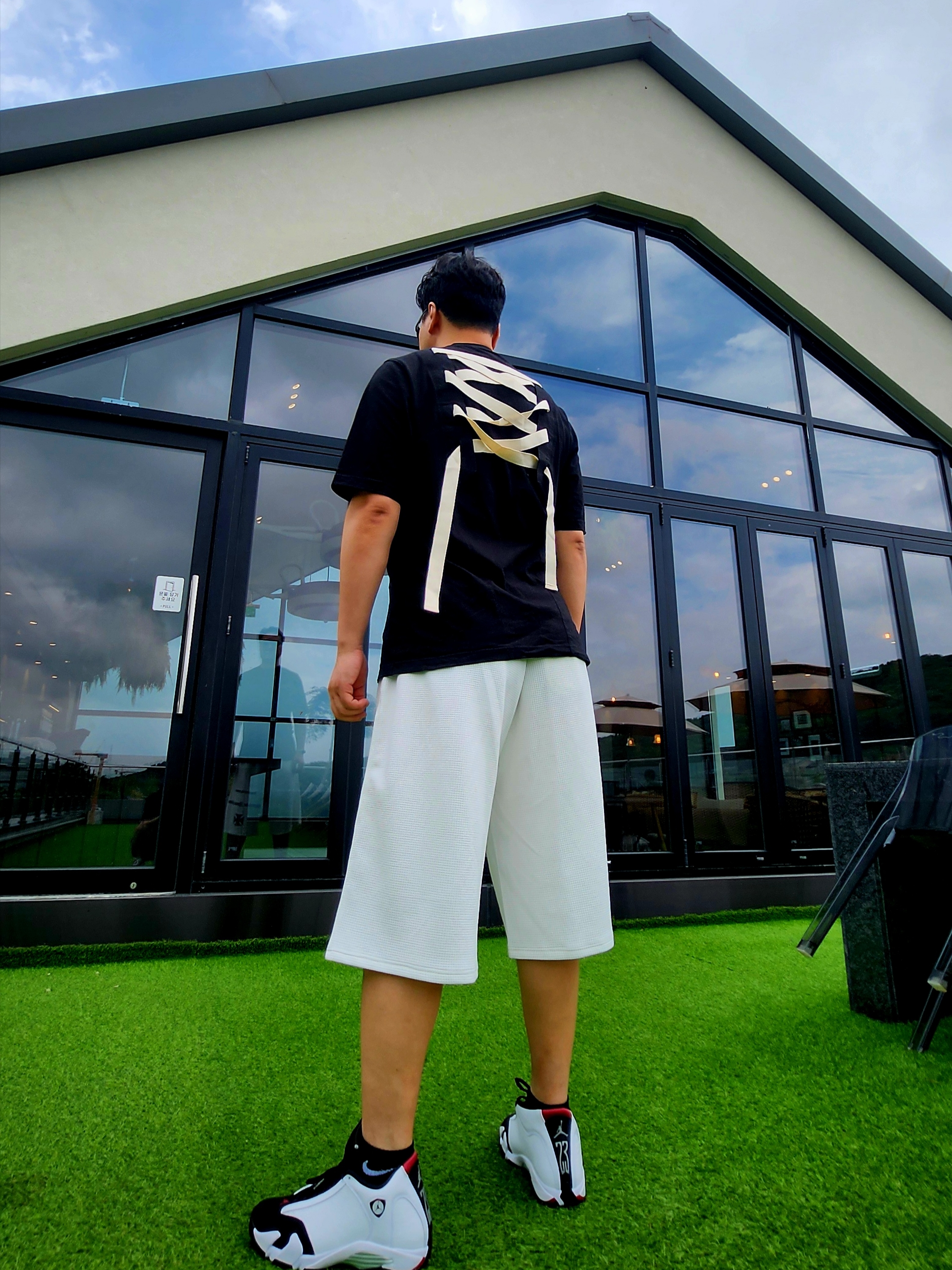 [KREAM 단독][예약 배송] Sapiens Engineered Waffle Over Fit Shorts White, Jordan 14 Retro Black Toe 2024 착용 스타일