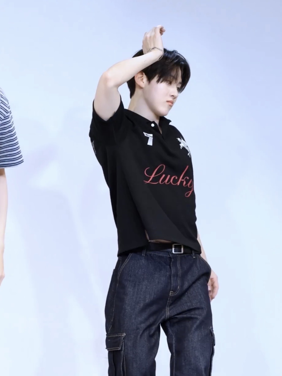 I FEEL LUCKY Lucky Koin Polo Shirt Black 착용 스타일 - 1