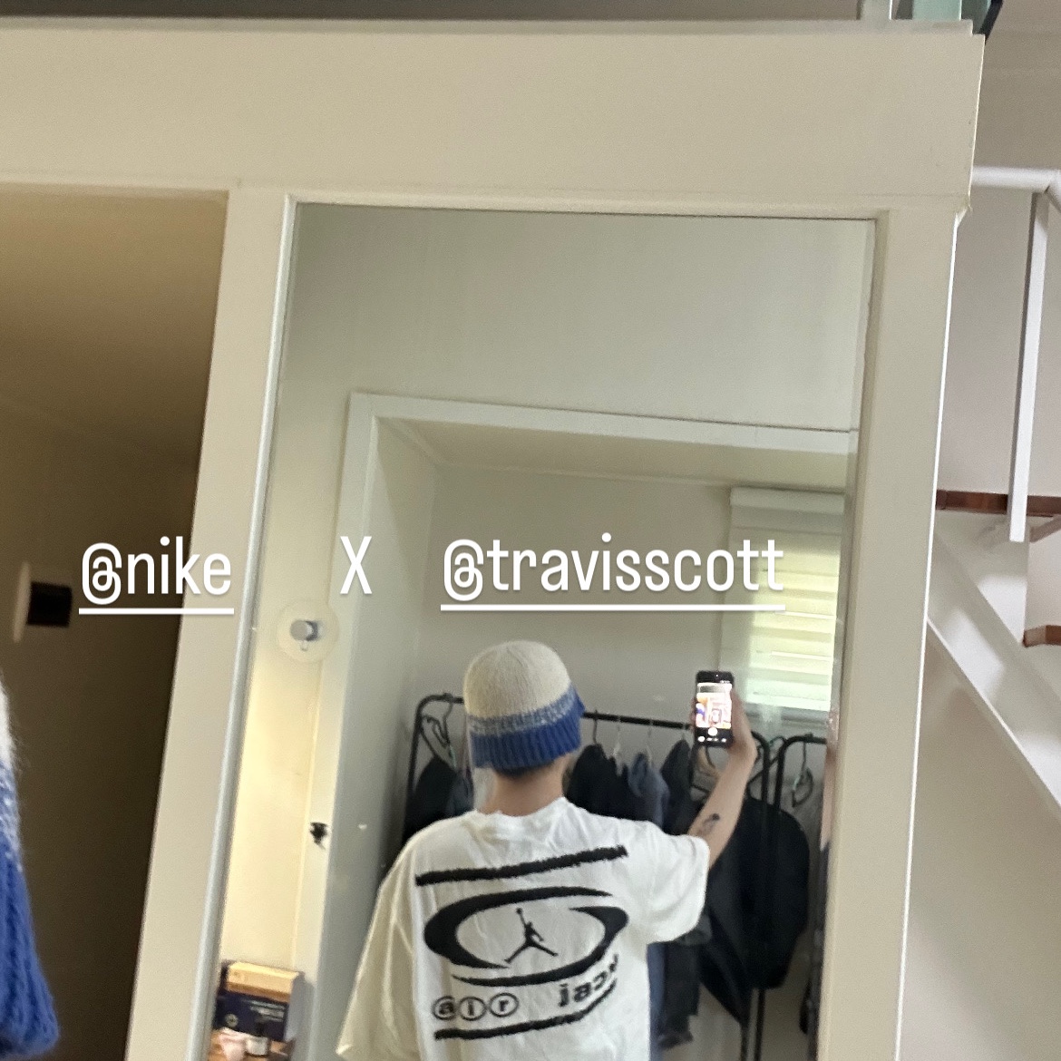 Jordan x Travis Scott T-Shirt Sail (DZ5514-133) 착용 스타일 - 2