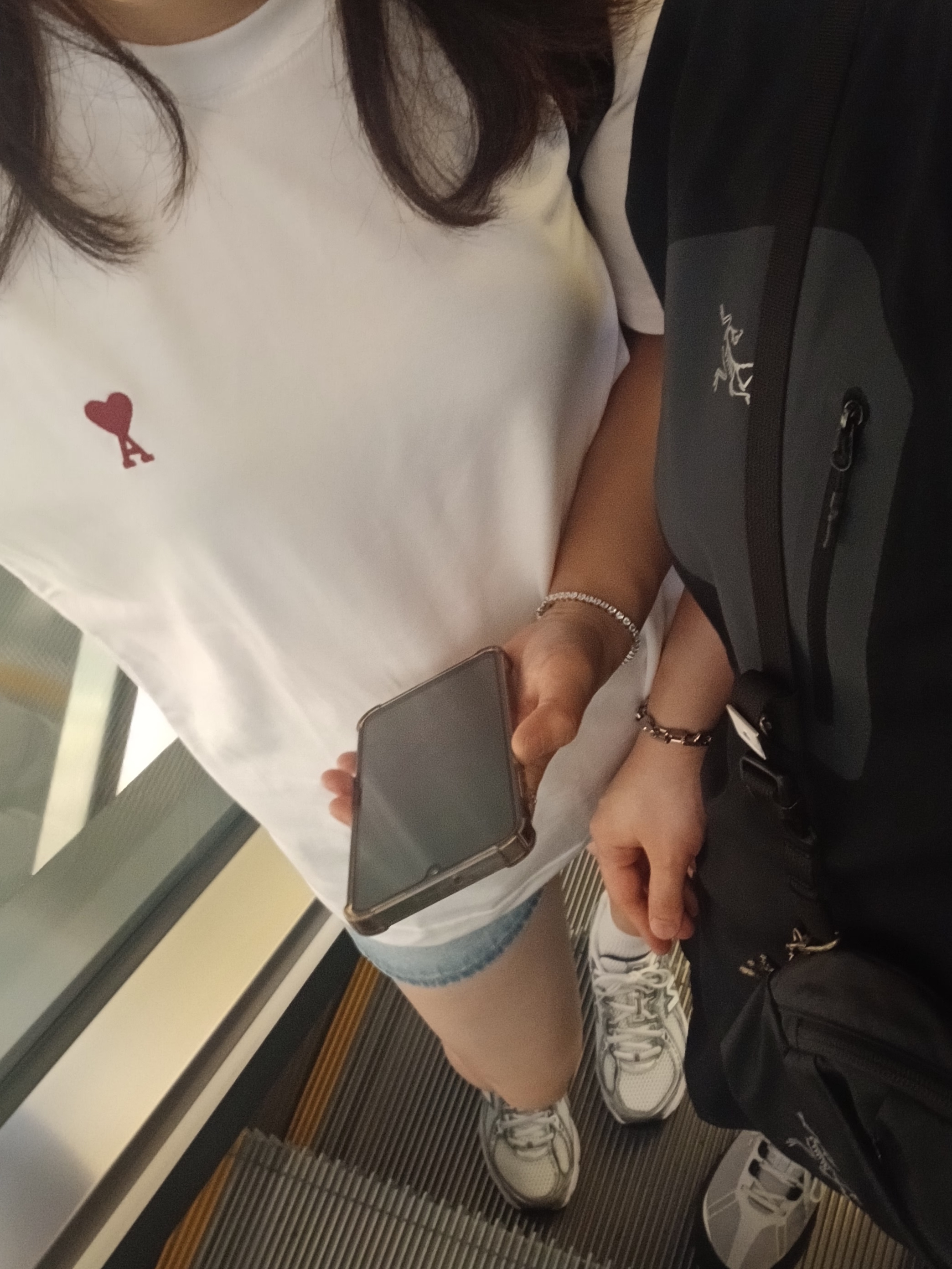 AMI de Coeur T-Shirt White, New Balance 740v2 Nb Navy White 착용 스타일 - 7