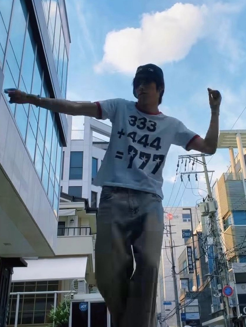 I FEEL LUCKY Education T-Shirt White 착용 스타일 - 2