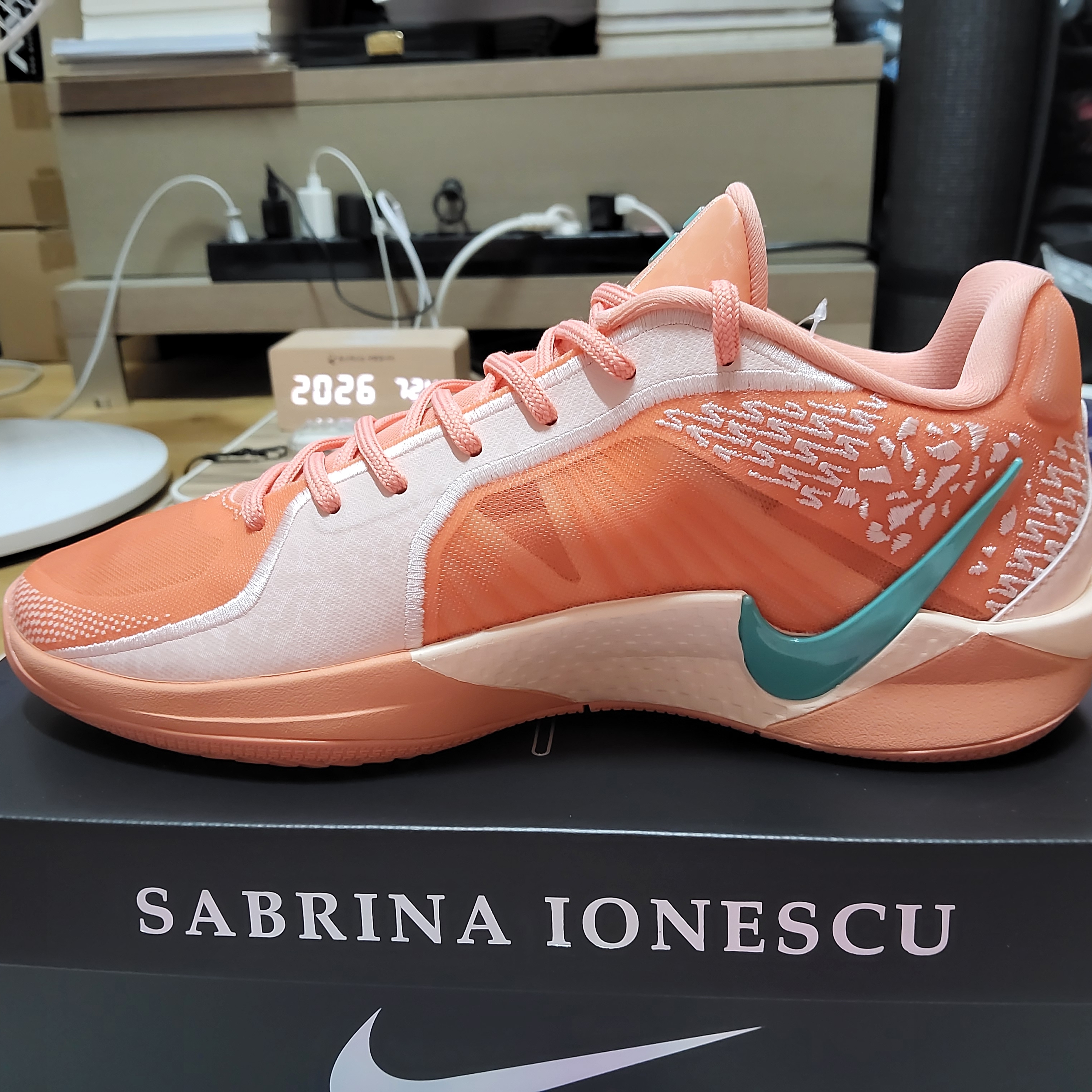 Nike Sabrina 2 EP Apricot Agate Light Bone 착용 스타일 - 3