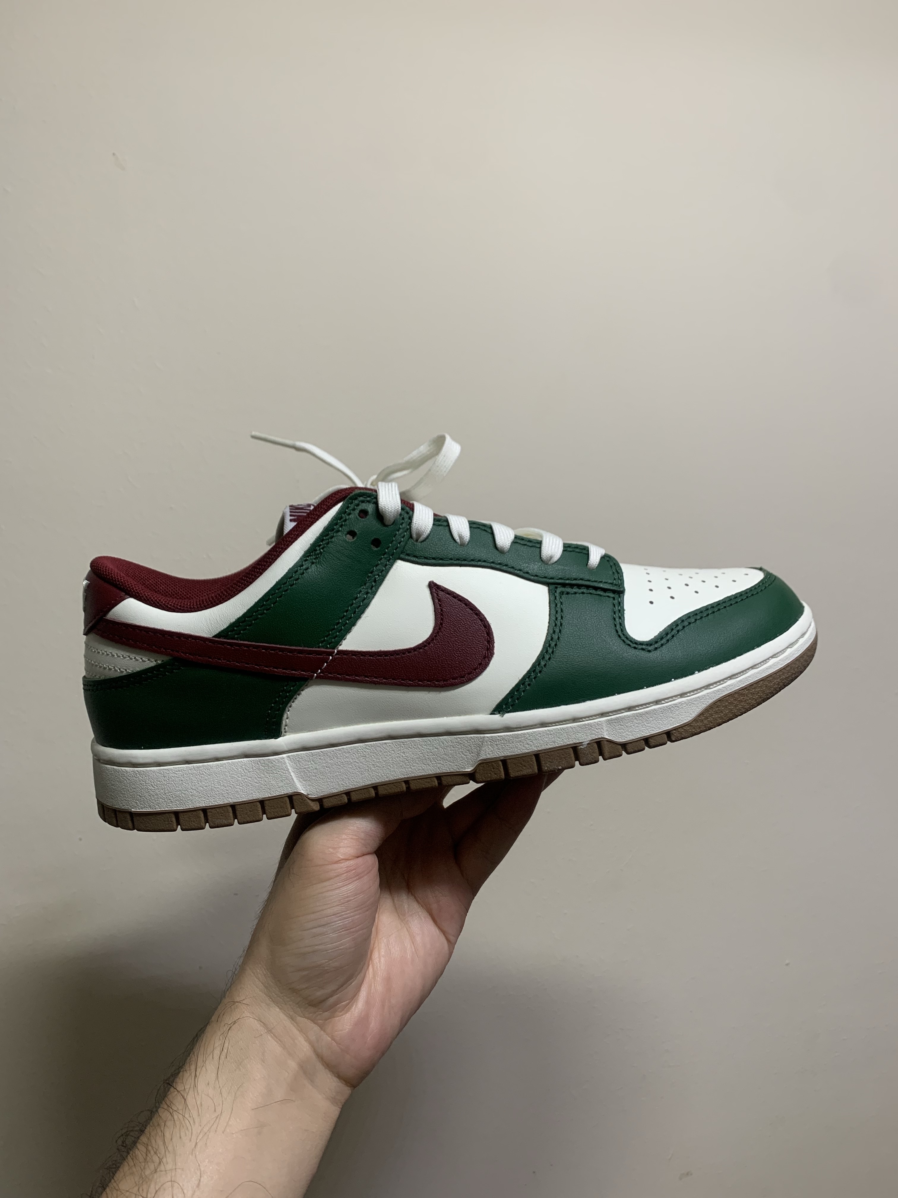 Nike Dunk Low George Green and Team Red 착용 스타일 - 1
