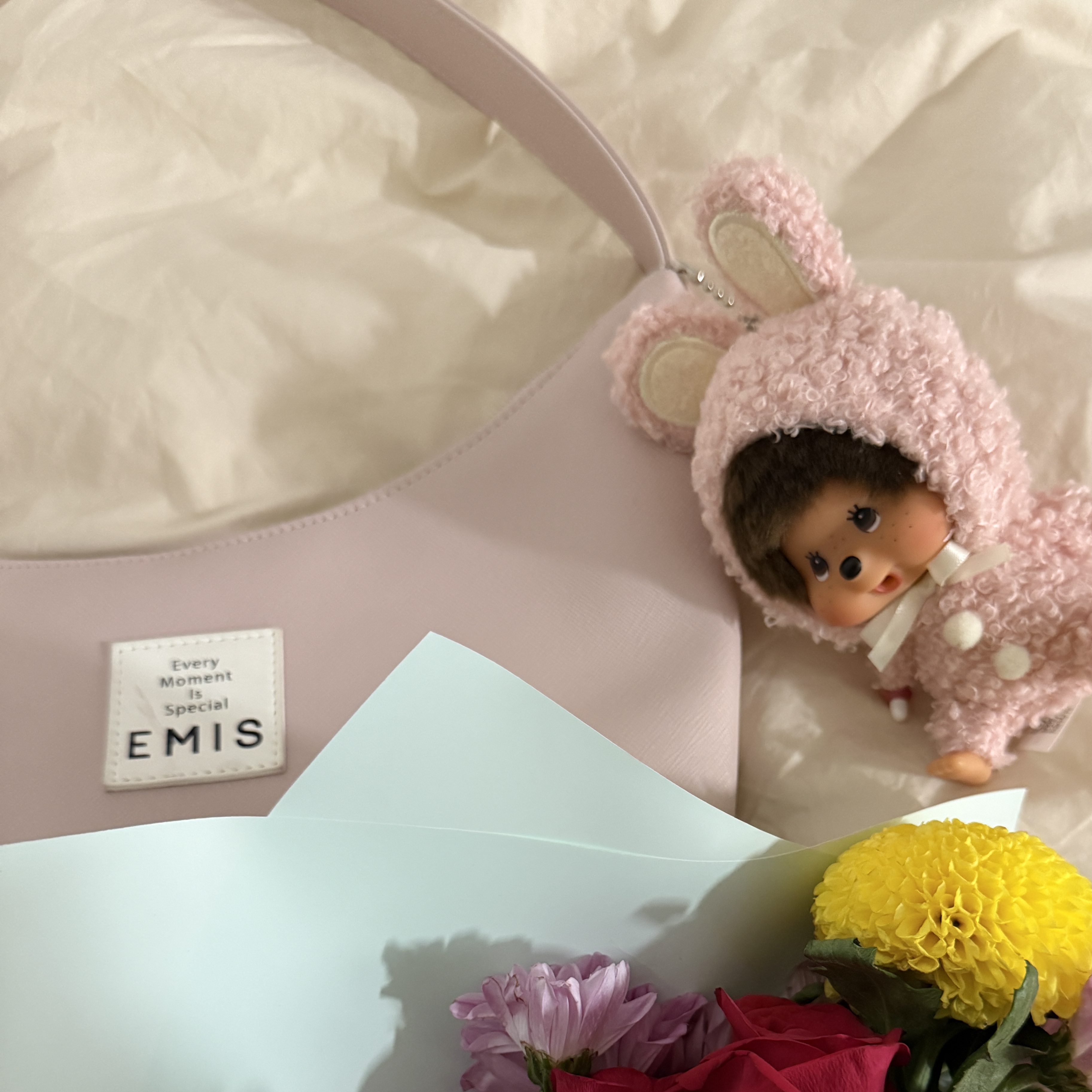 Emis New Leather Hobo Bag Light Pink 착용 스타일