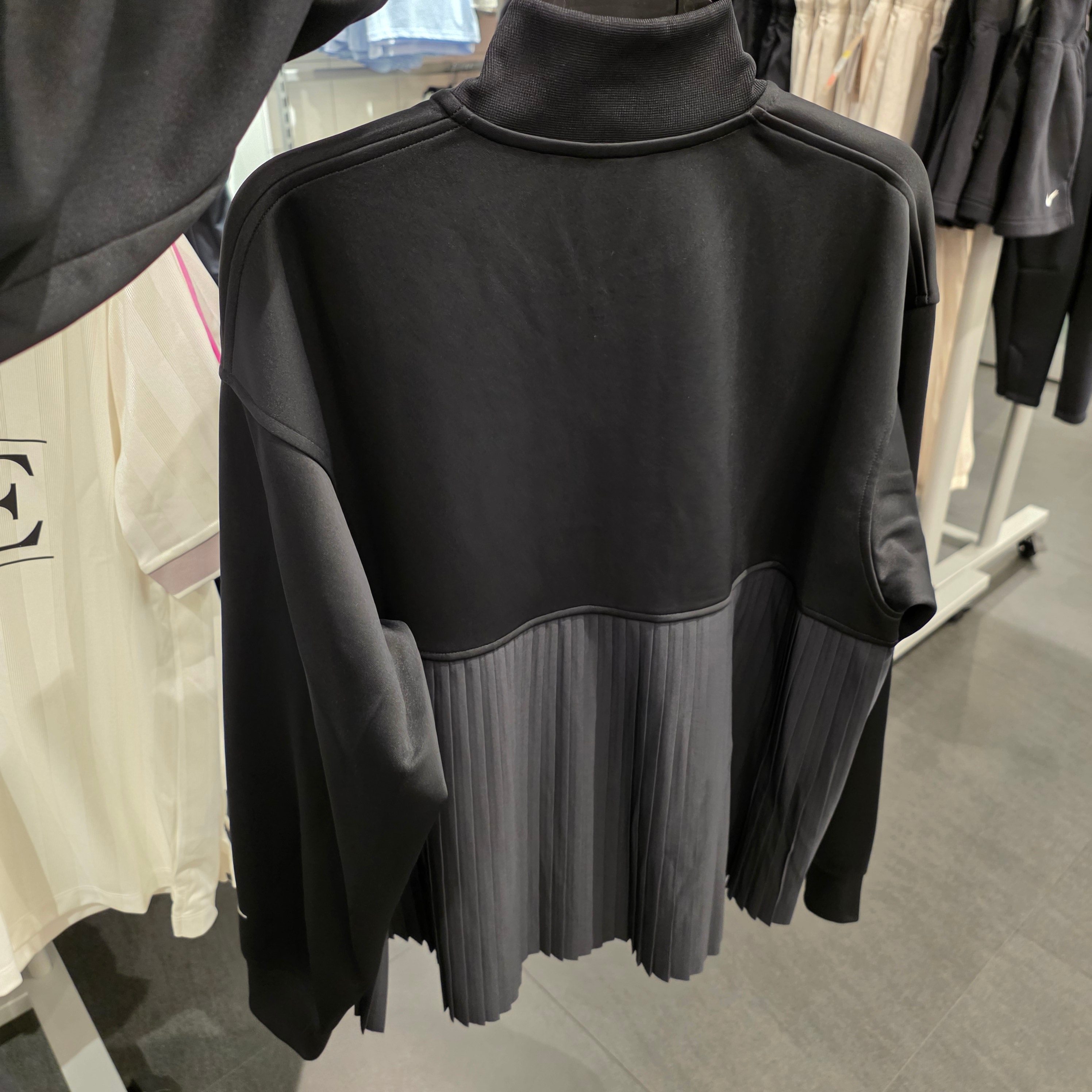 (W) Nike NSW Pleated Jacket Black Sail - Asia 착용 스타일 - 2