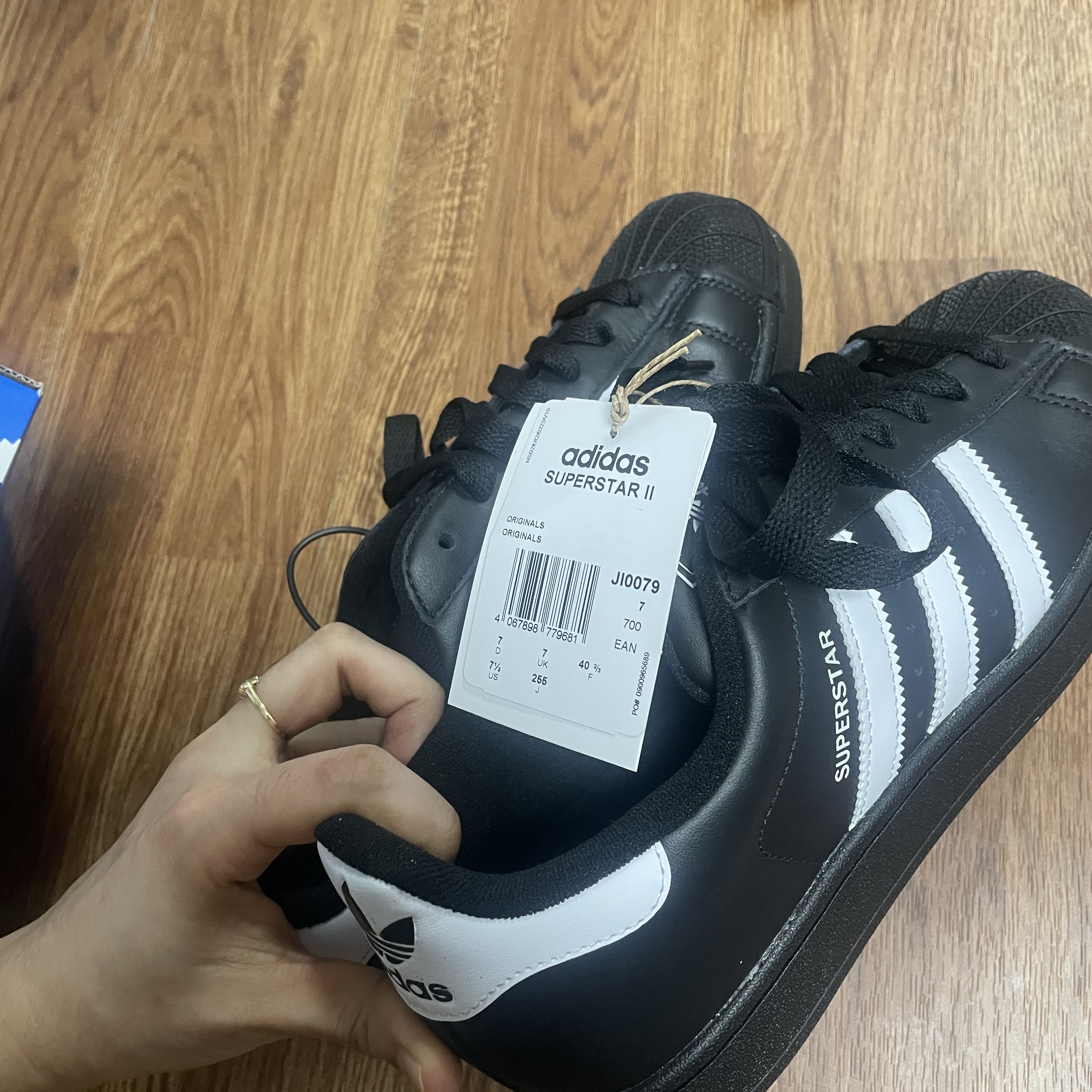 Adidas Superstar II Core Black Cloud White 착용 스타일 - 1