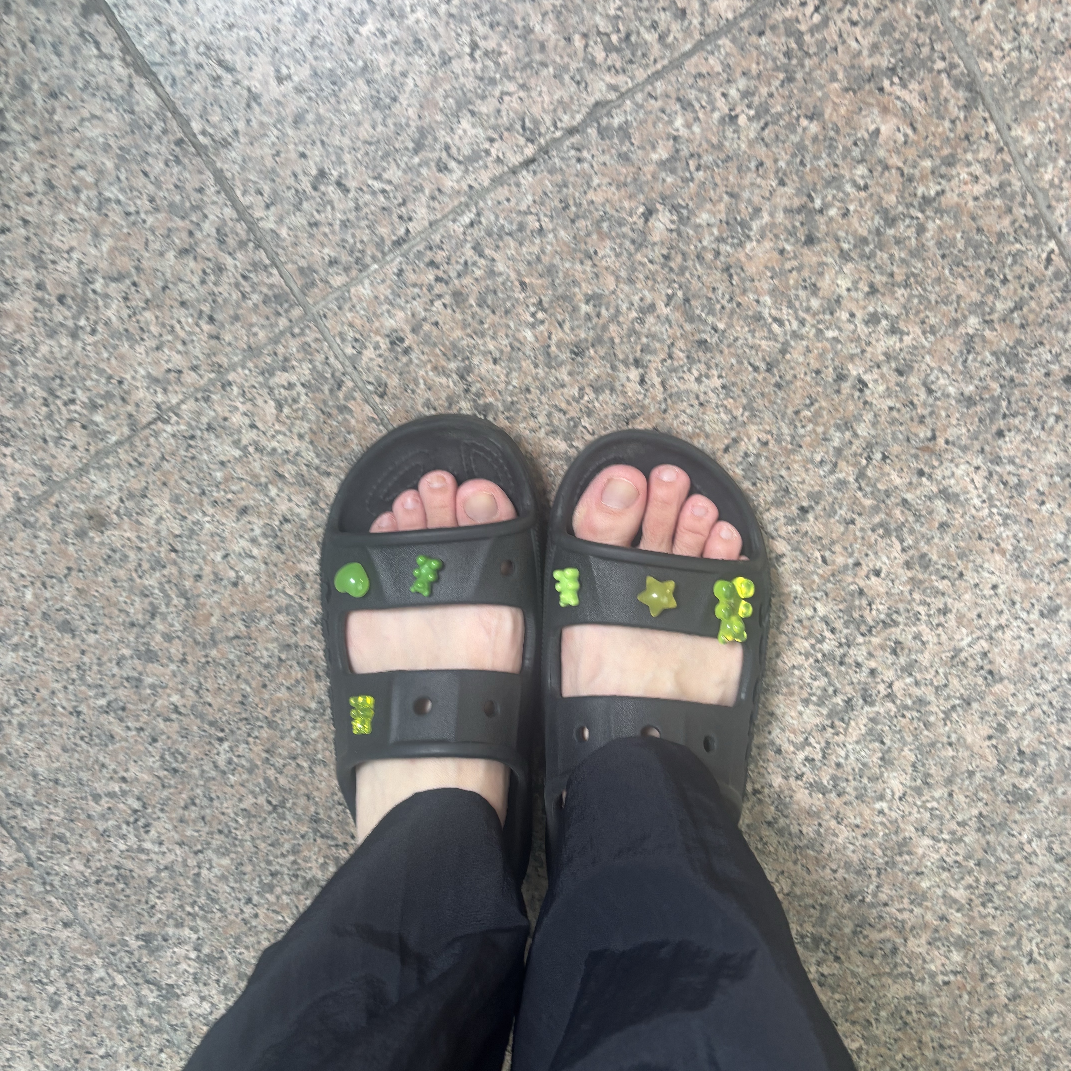Crocs Baya Sandal Black 착용 스타일