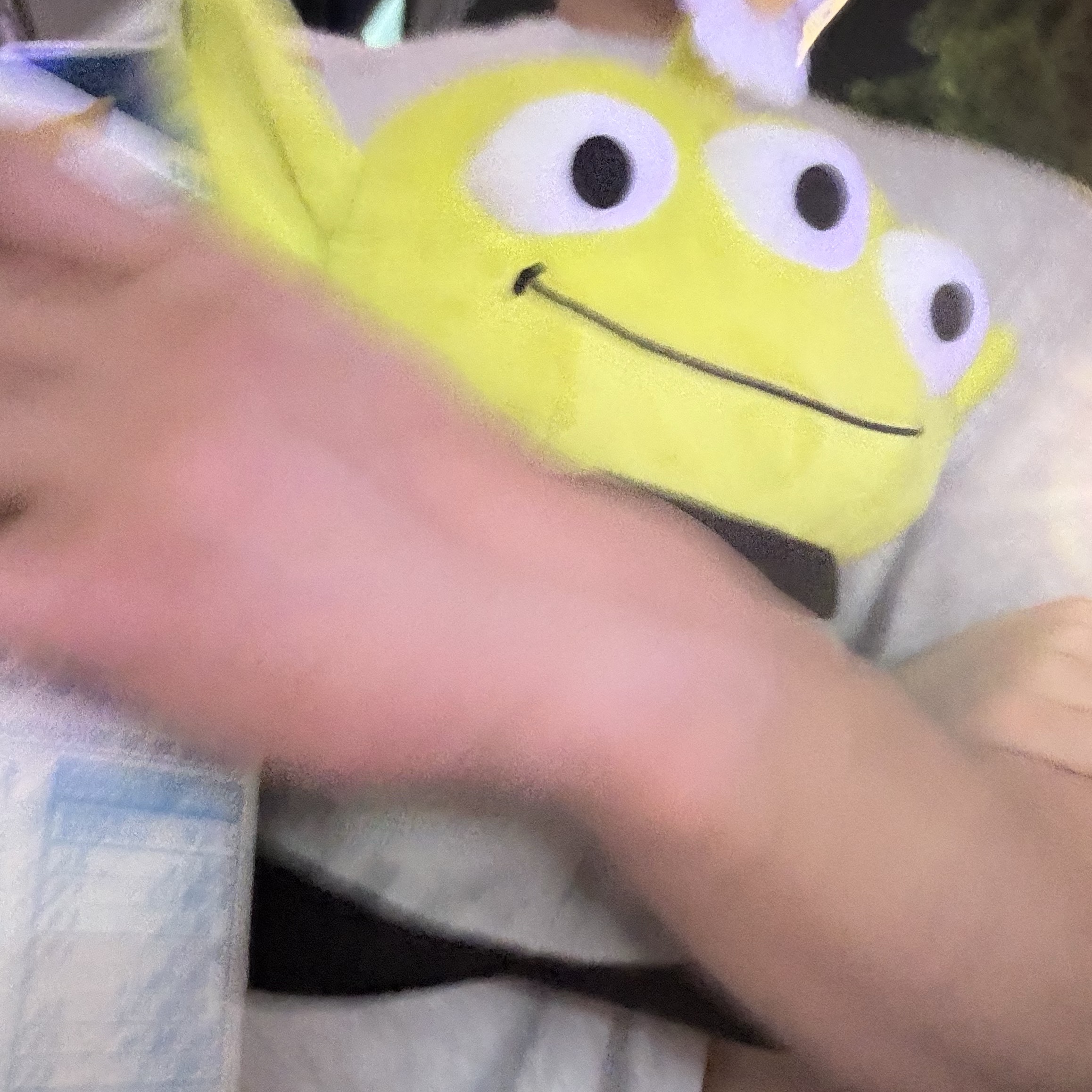 Peaceminusone x Toy Story The First Fan Standing Plush Toy Alien 착용 스타일