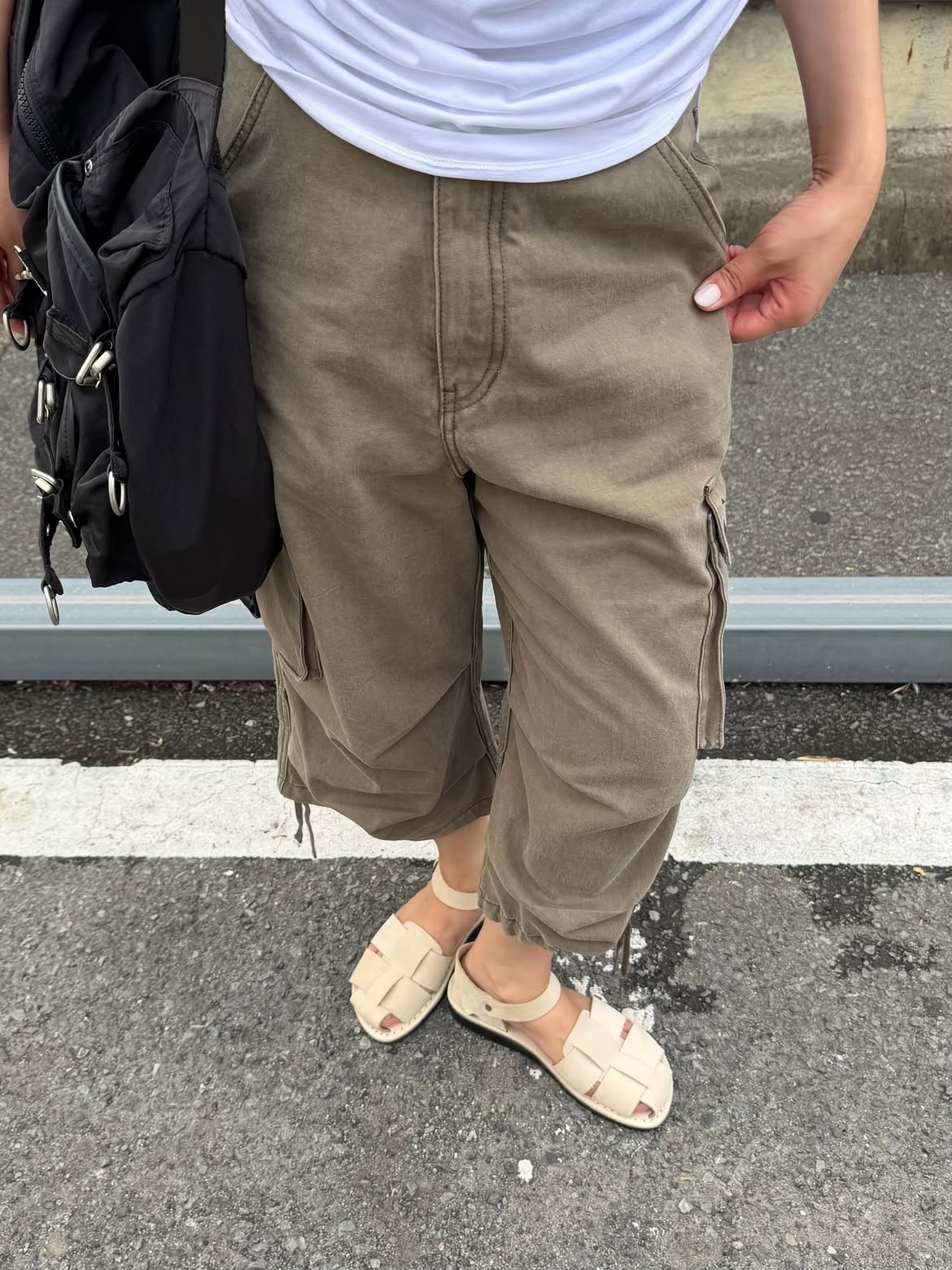 CHOWOO Vintage Military Capri Cargo Pants Washed Beige, CHOWOO Vintage Military Capri Cargo Pants Washed Khaki 착용 스타일 - 1