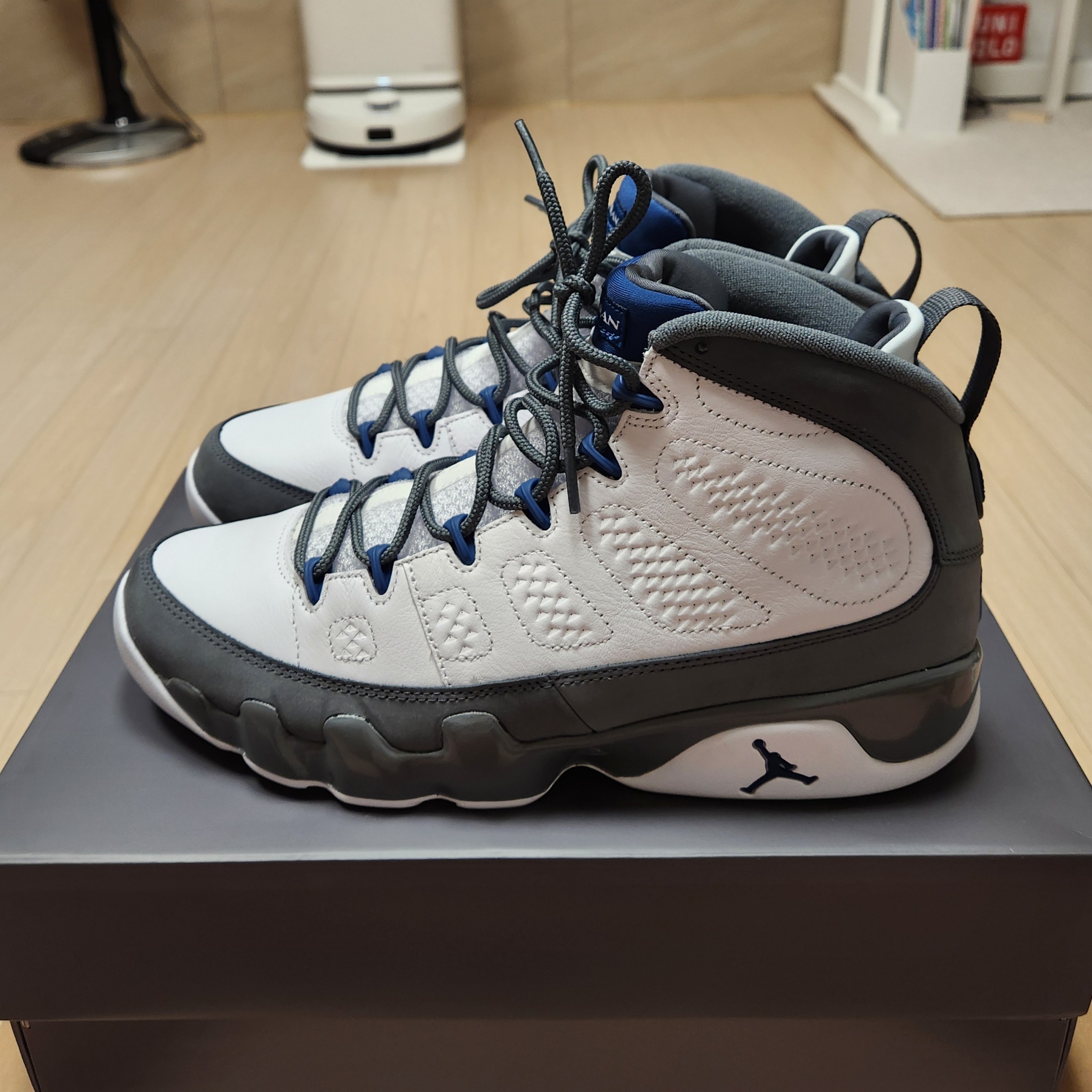 Jordan 9 Flint Grey and French Blue 착용 스타일 - 2