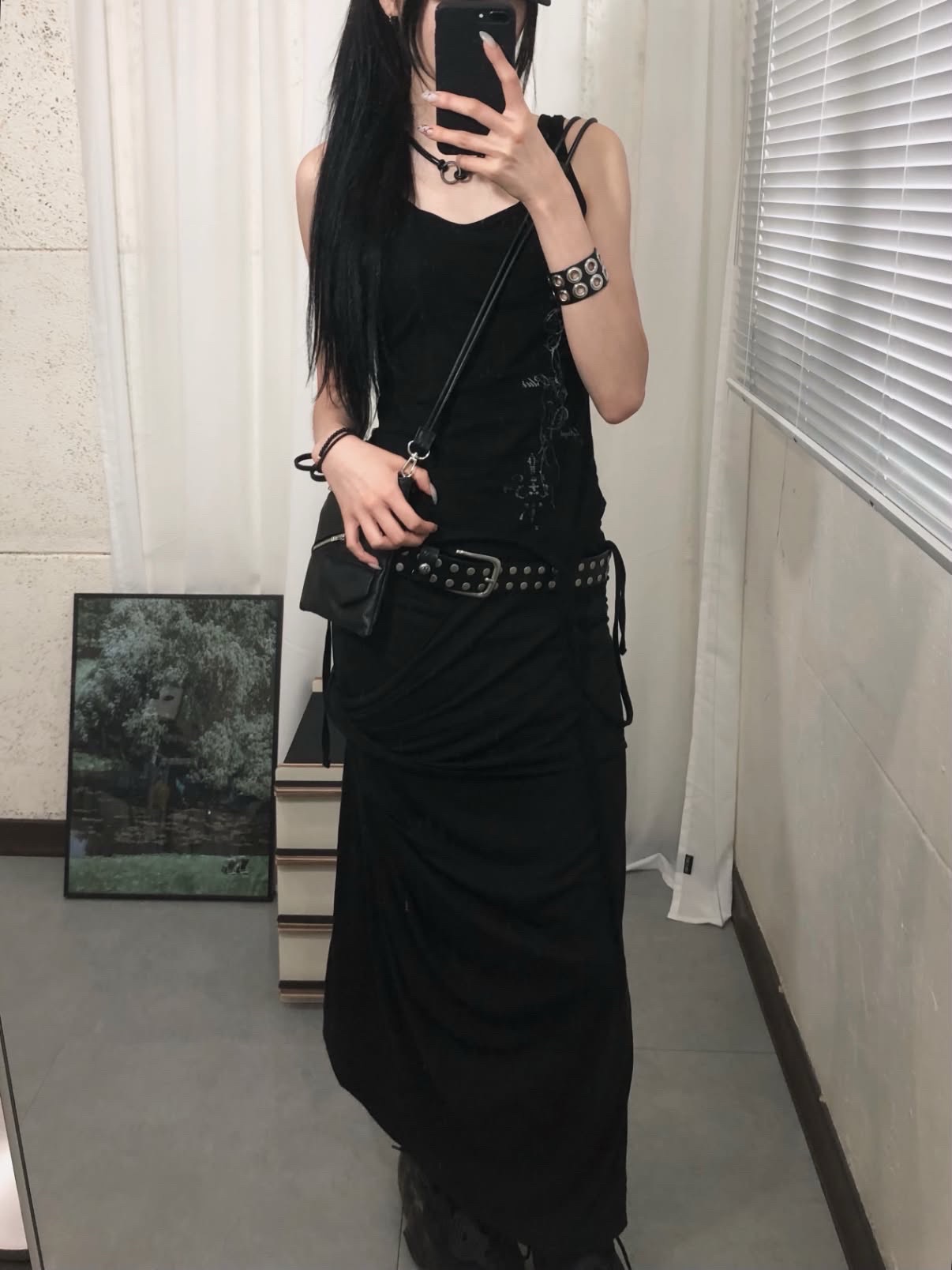 BLR Asymmetric Layered Maxi Skirt Black, BLR Tattooed Graphic Layered Sleeveless Tank Top Black 착용 스타일 - 2