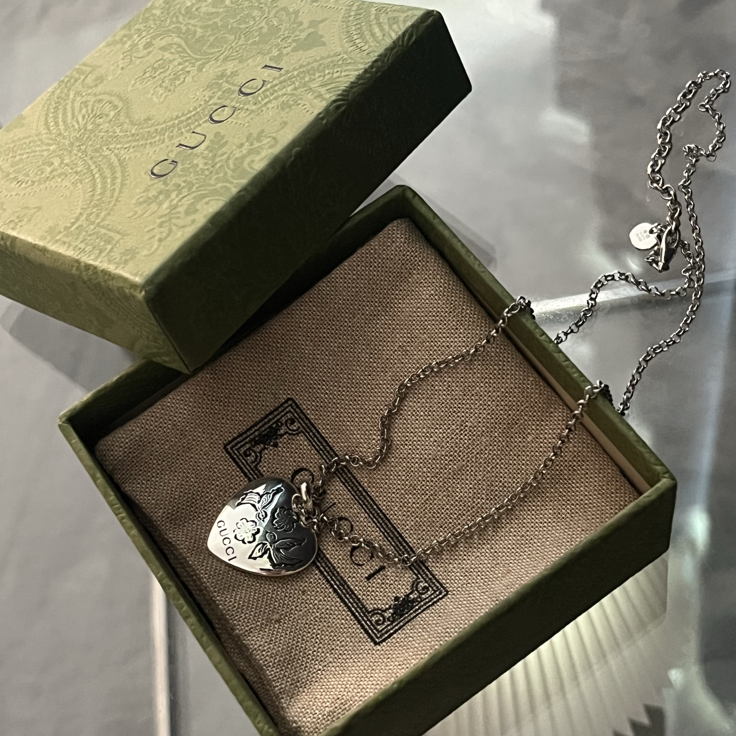 Gucci Blind for Love Necklace Silver 착용 스타일 - 1