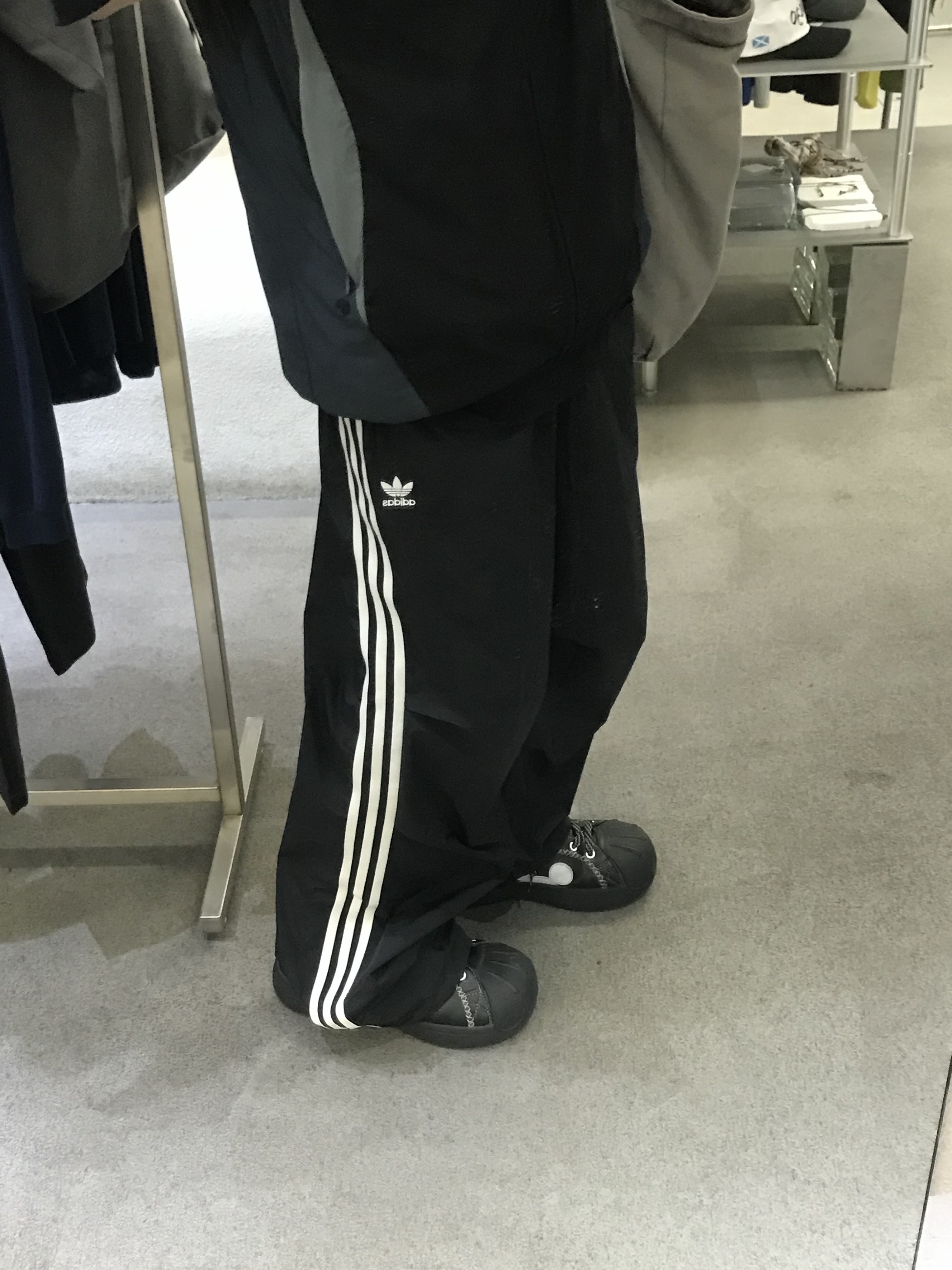 (W) Adidas 3-Stripes Woven Parachute Pants Black - KR Sizing 착용 스타일 - 6