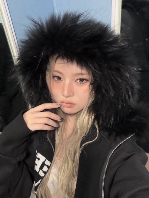 I FEEL LUCKY Lucky Fur Hood Zip-Up Black 착용 스타일