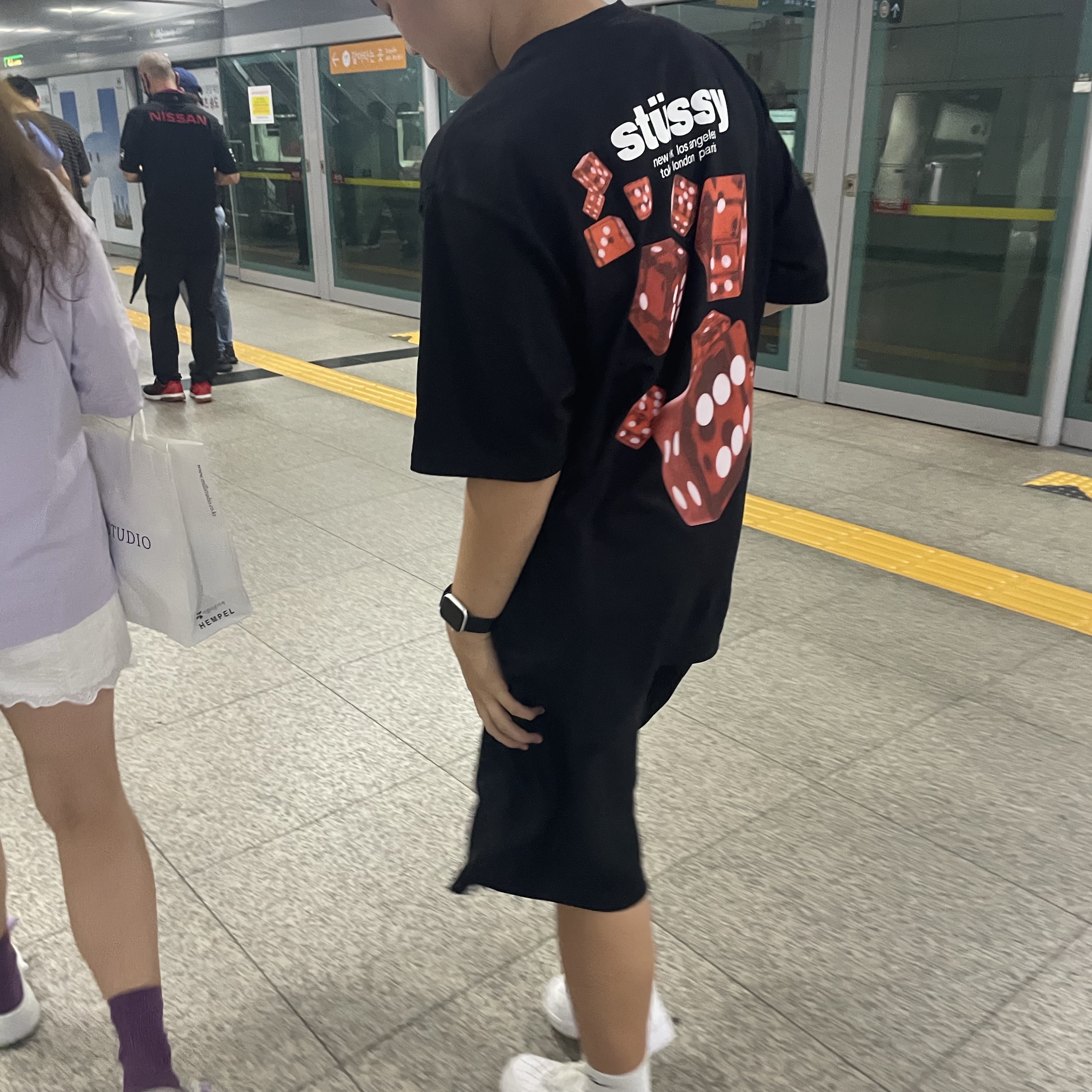 Stussy Rollers T-Shirt Black 착용 스타일
