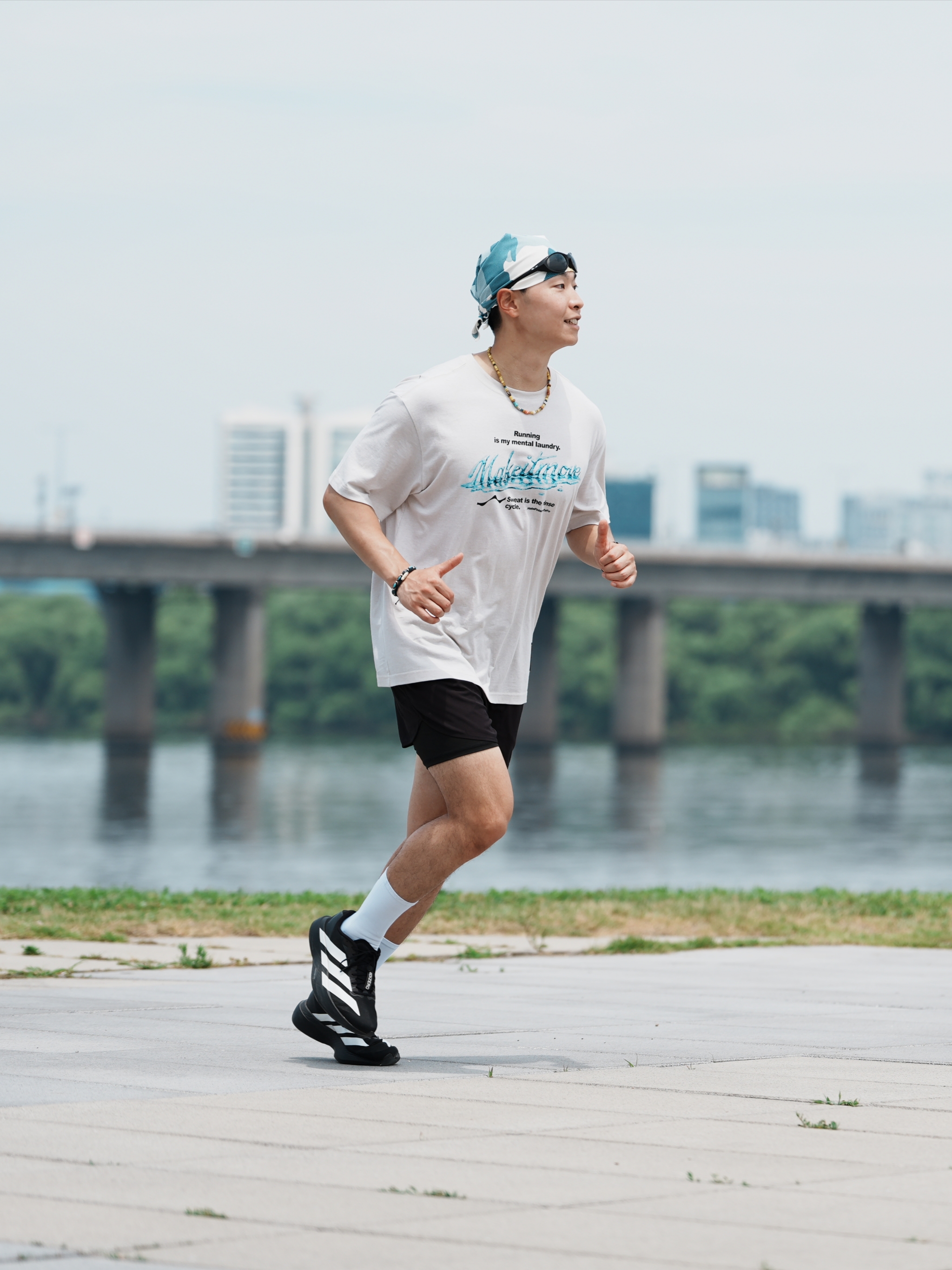 MIM Sweat Pooling T-shirts Cream, Adidas Adizero EVO SL Core Black Cloud White 착용 스타일 - 4