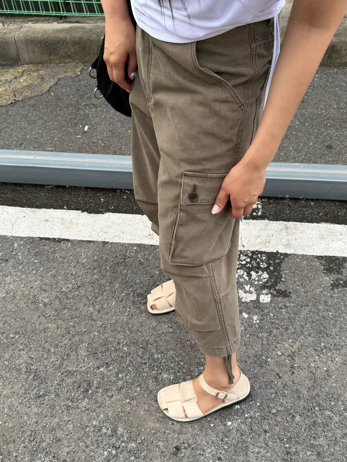CHOWOO Vintage Military Capri Cargo Pants Washed Beige, CHOWOO Vintage Military Capri Cargo Pants Washed Khaki 착용 스타일 - 4