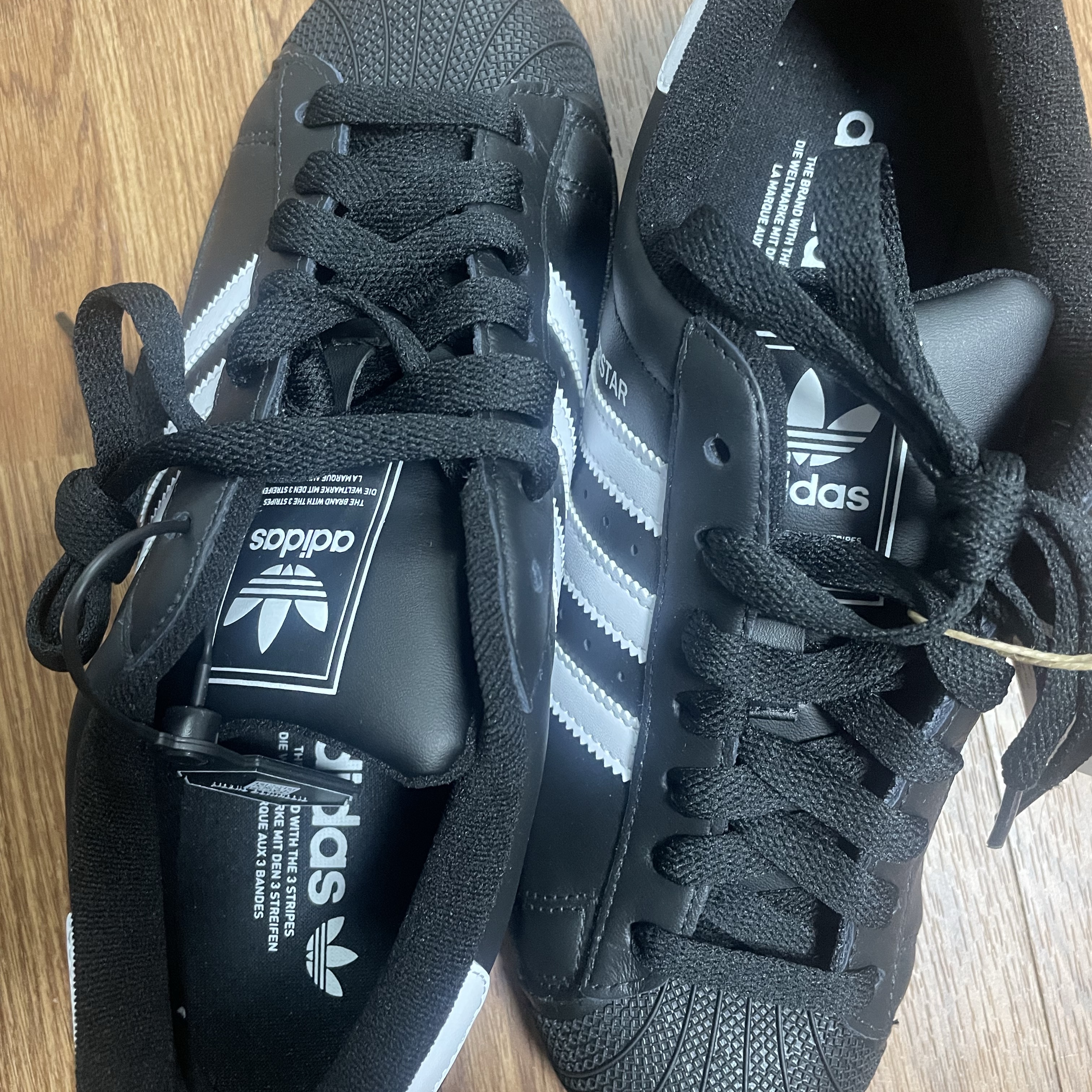 Adidas Superstar II Core Black Cloud White 착용 스타일 - 2
