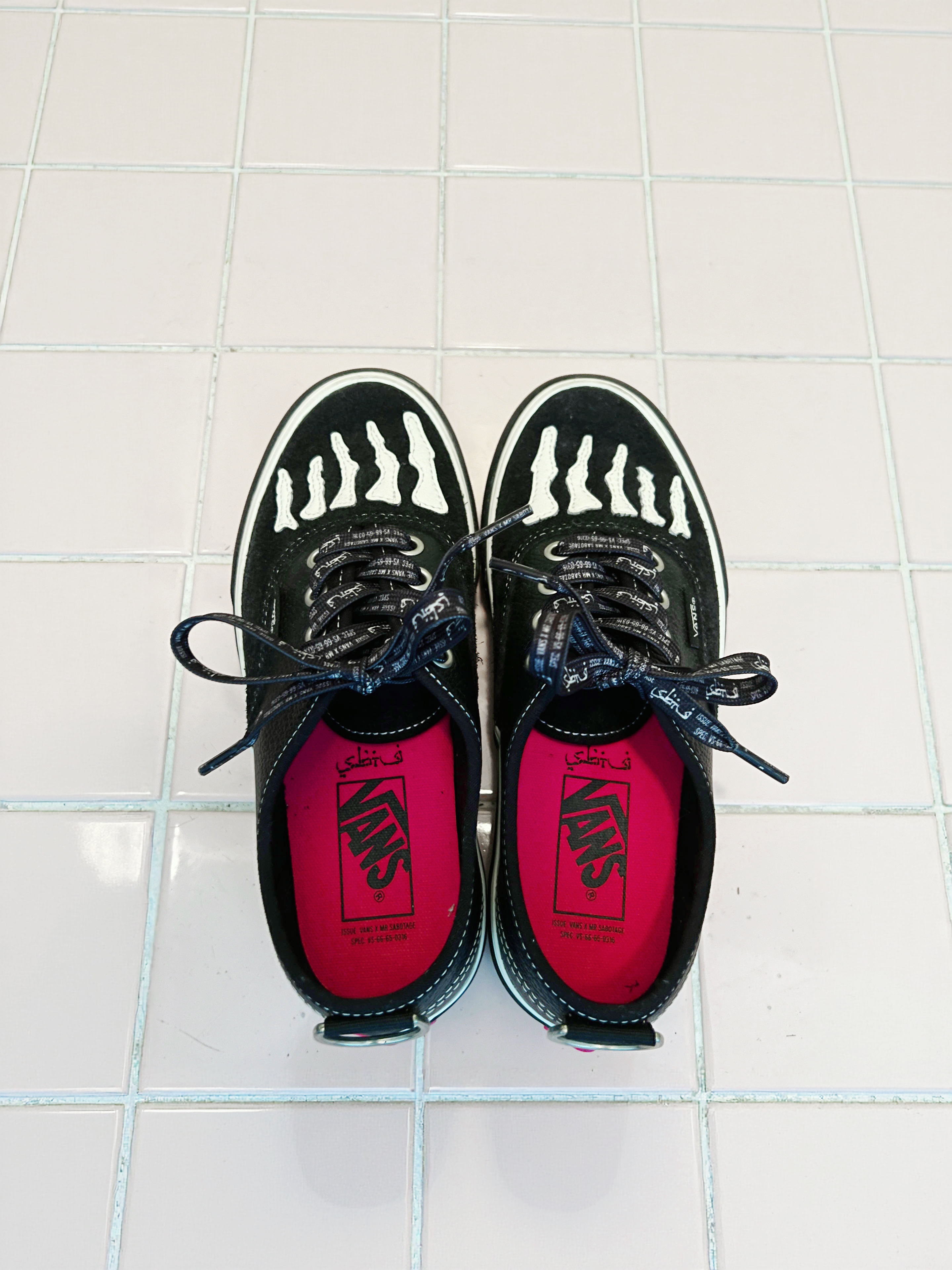 Vans x Mark SBTG Authentic Black 착용 스타일 - 2