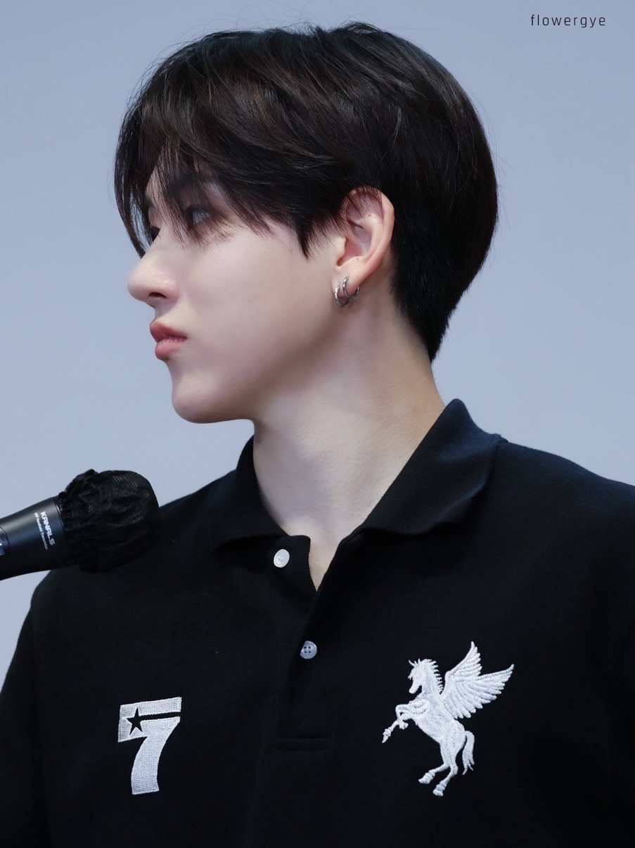 I FEEL LUCKY Lucky Koin Polo Shirt Black 착용 스타일 - 4