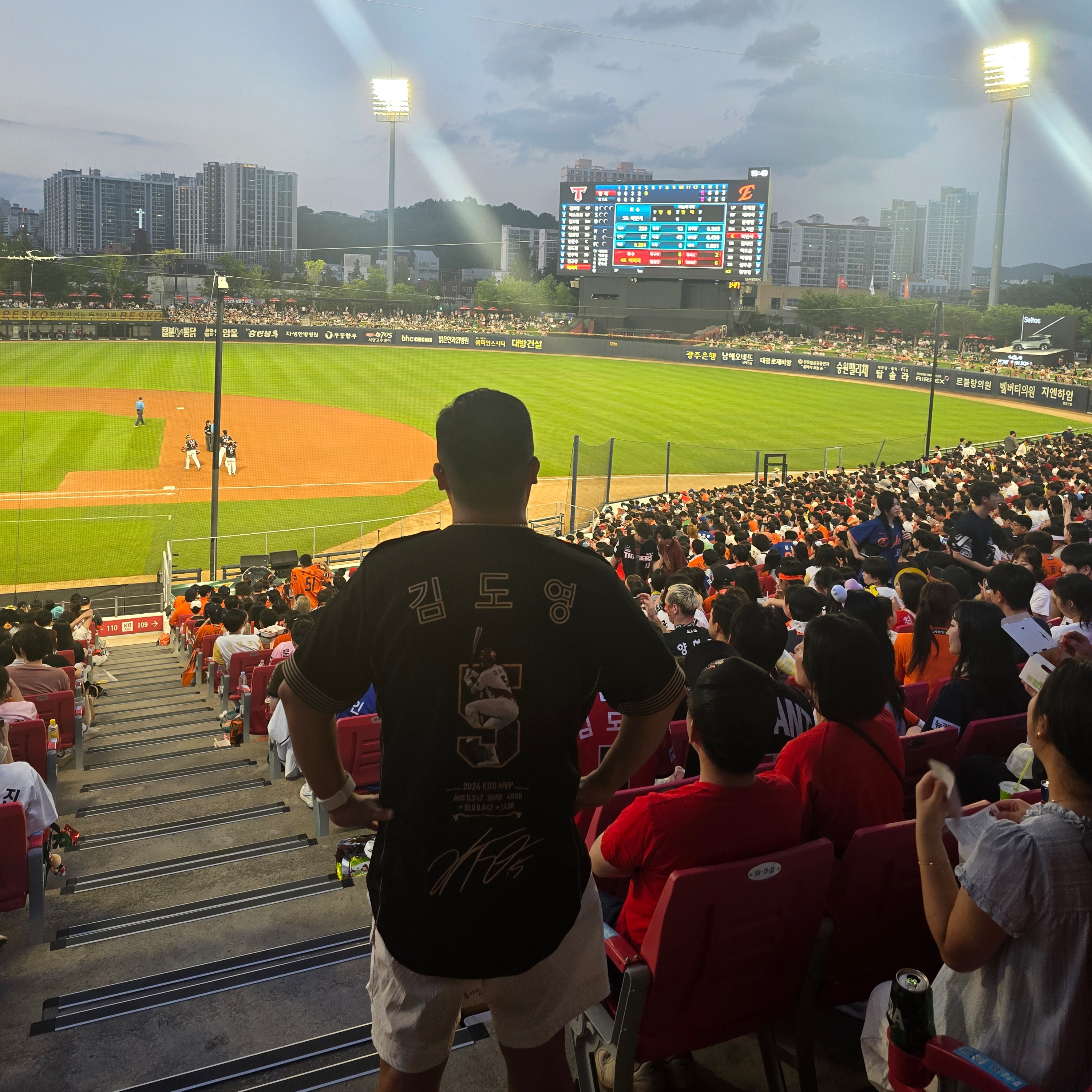 Kia Tigers KBO Kim Do Young MVP Commemorate Uniform Black, Nike x Supreme Air Force 1 Low White 착용 스타일
