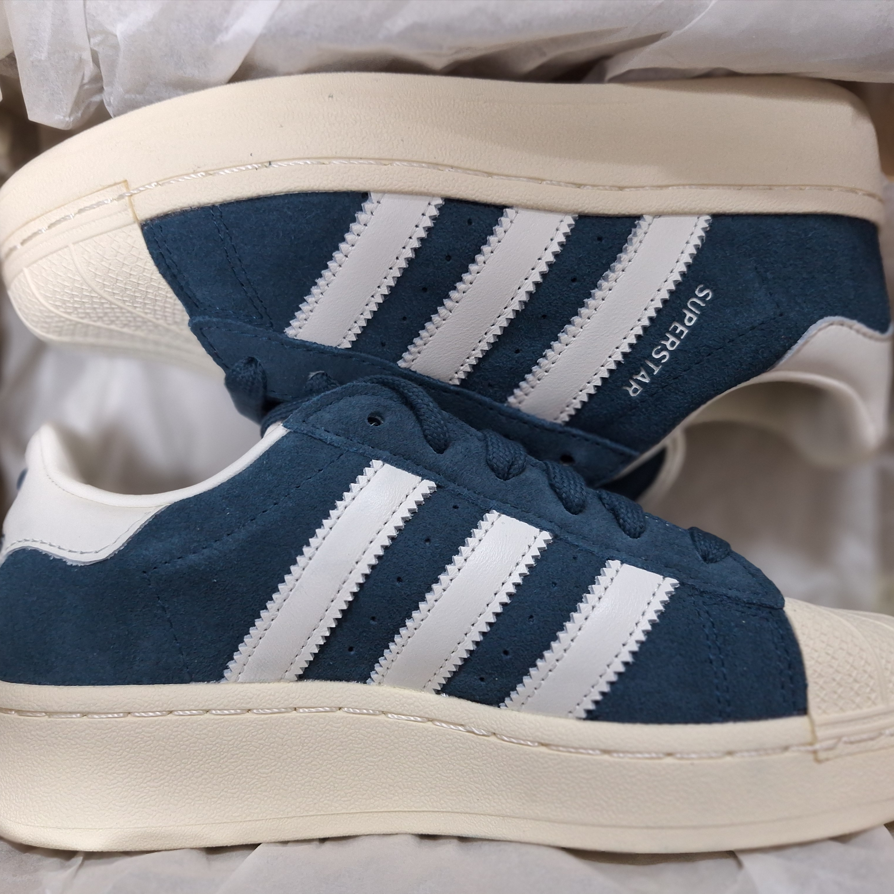 (W) Adidas Superstar XLG Arctic Night Cream White 착용 스타일