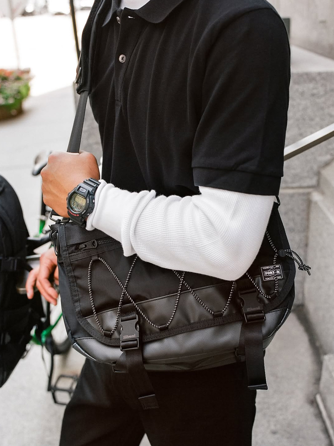Porter x JJJJound Nylon Backpack Black, Porter x JJJJound Nylon Messenger Bag Black 착용 스타일 - 3