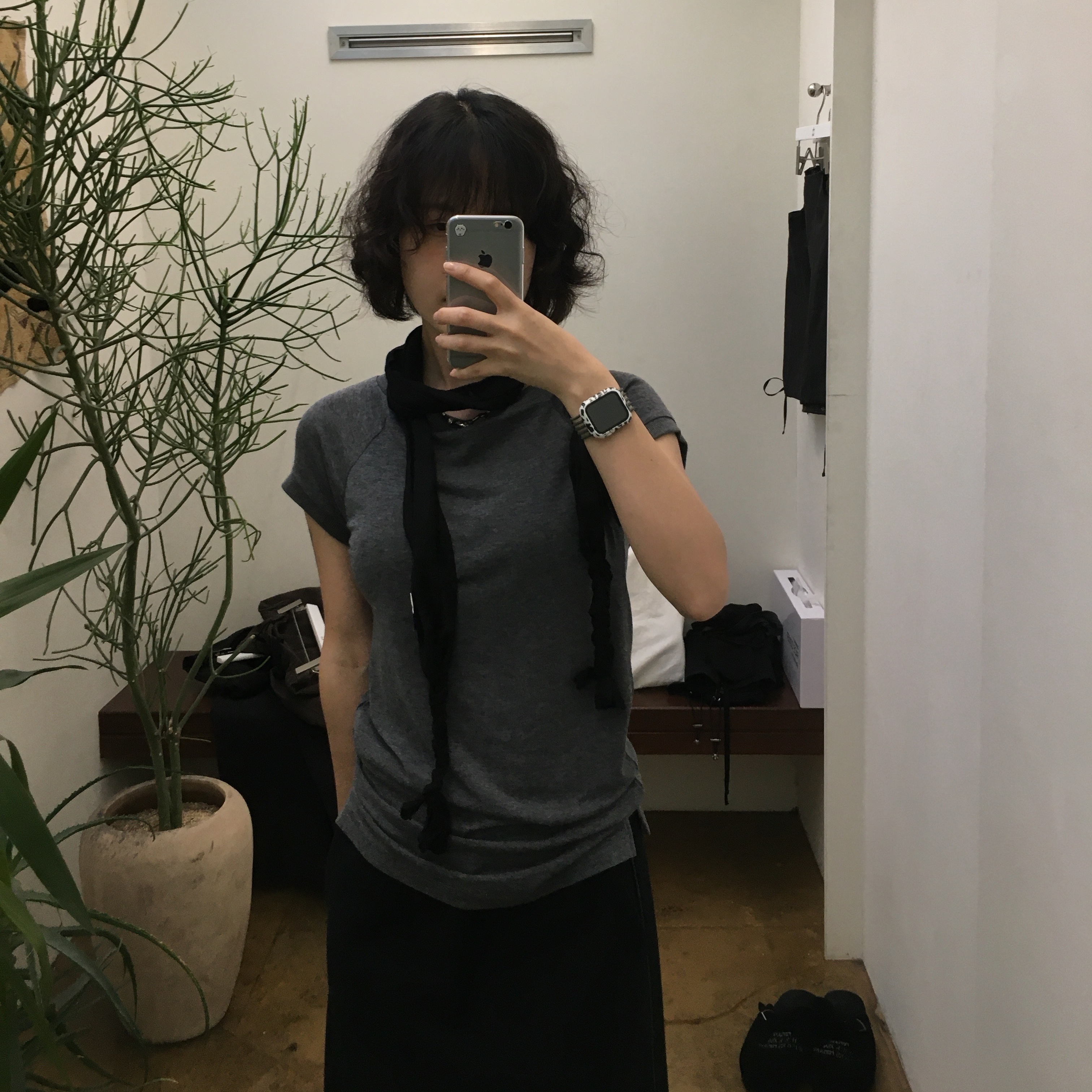 Polyteru Women Muted T-Shirt Charcoal, Polyteru Women Fatigue Sweat Skirt Black 착용 스타일 - 1