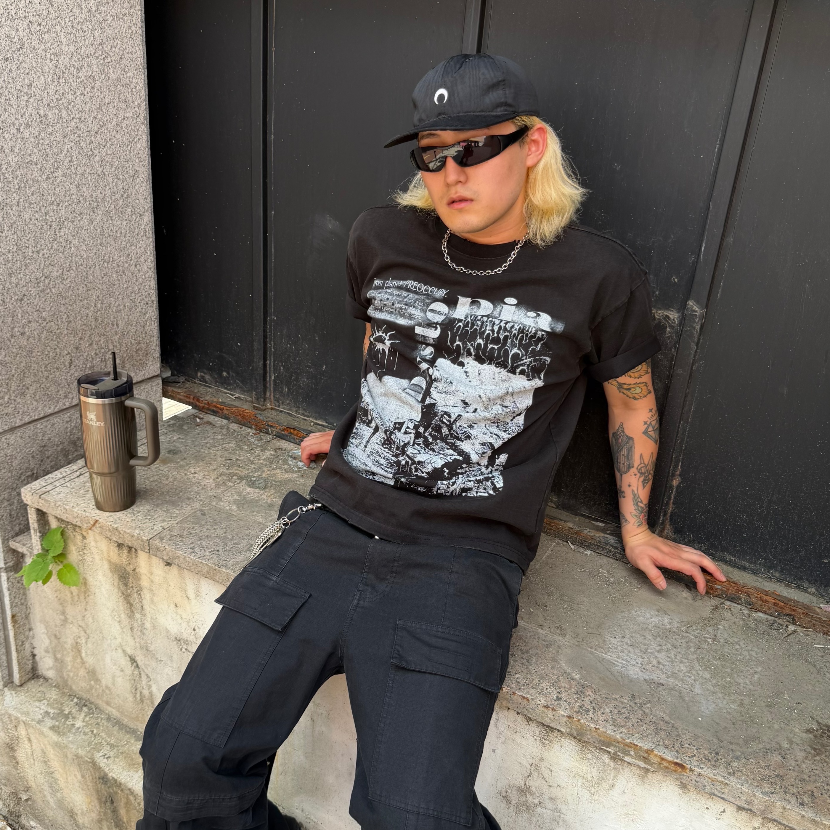 preoccupy Dystopia Planet T-shirt, Dr. Martens x Rick Owens 1460 Quad Sole Mega Lace Boots Black 착용 스타일 - 4