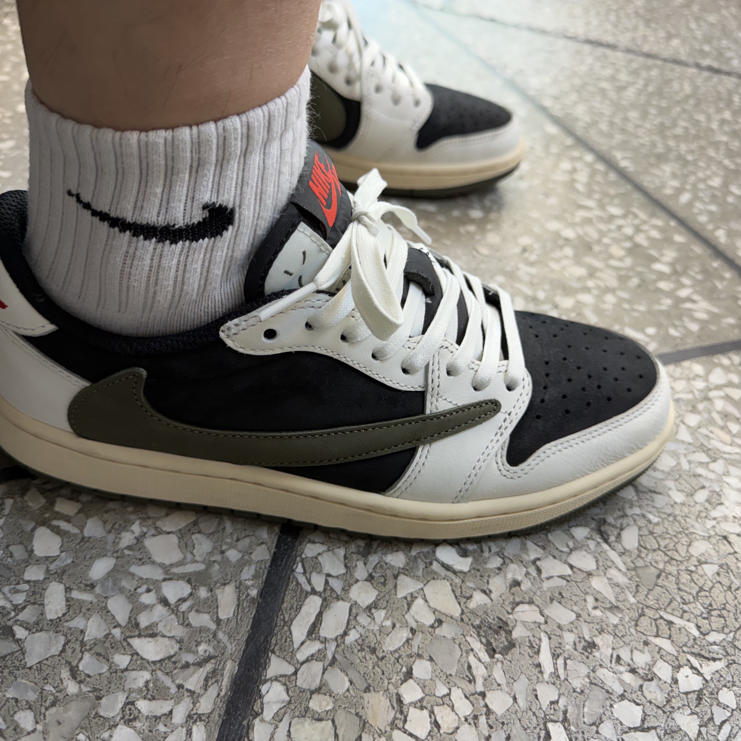 (W) Jordan 1 x Travis Scott Retro Low OG SP Medium Olive 착용 스타일