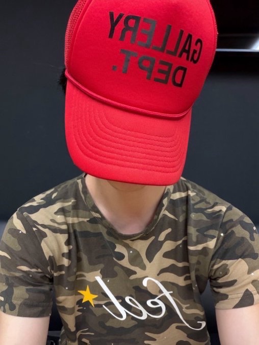 I FEEL LUCKY Three Star Cap Red, I FEEL LUCKY Feel Twinkle T-Shirt Camo 착용 스타일 - 2