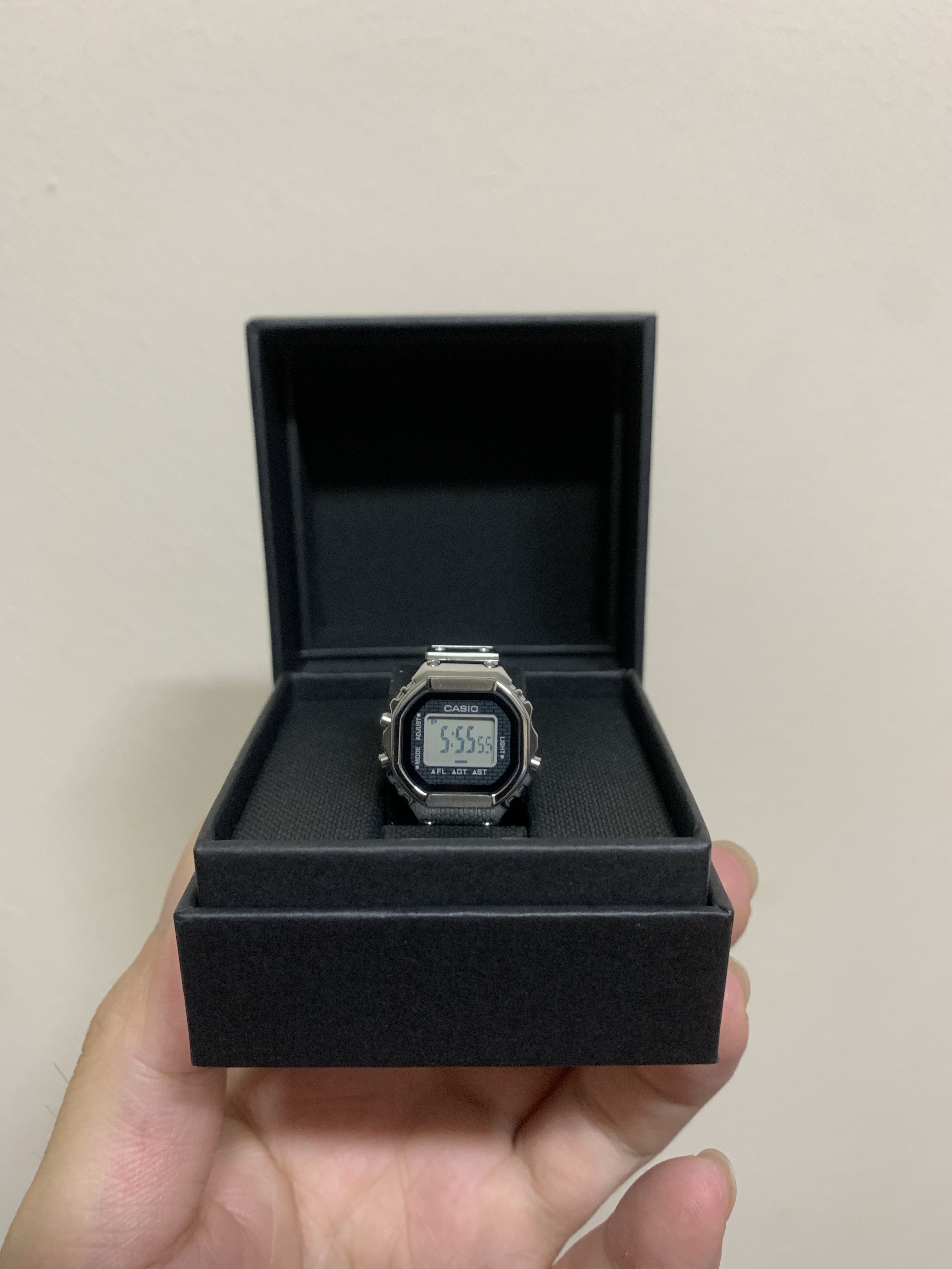 Casio 50th Anniversary Ring Watch CRW-001-1 착용 스타일 - 2