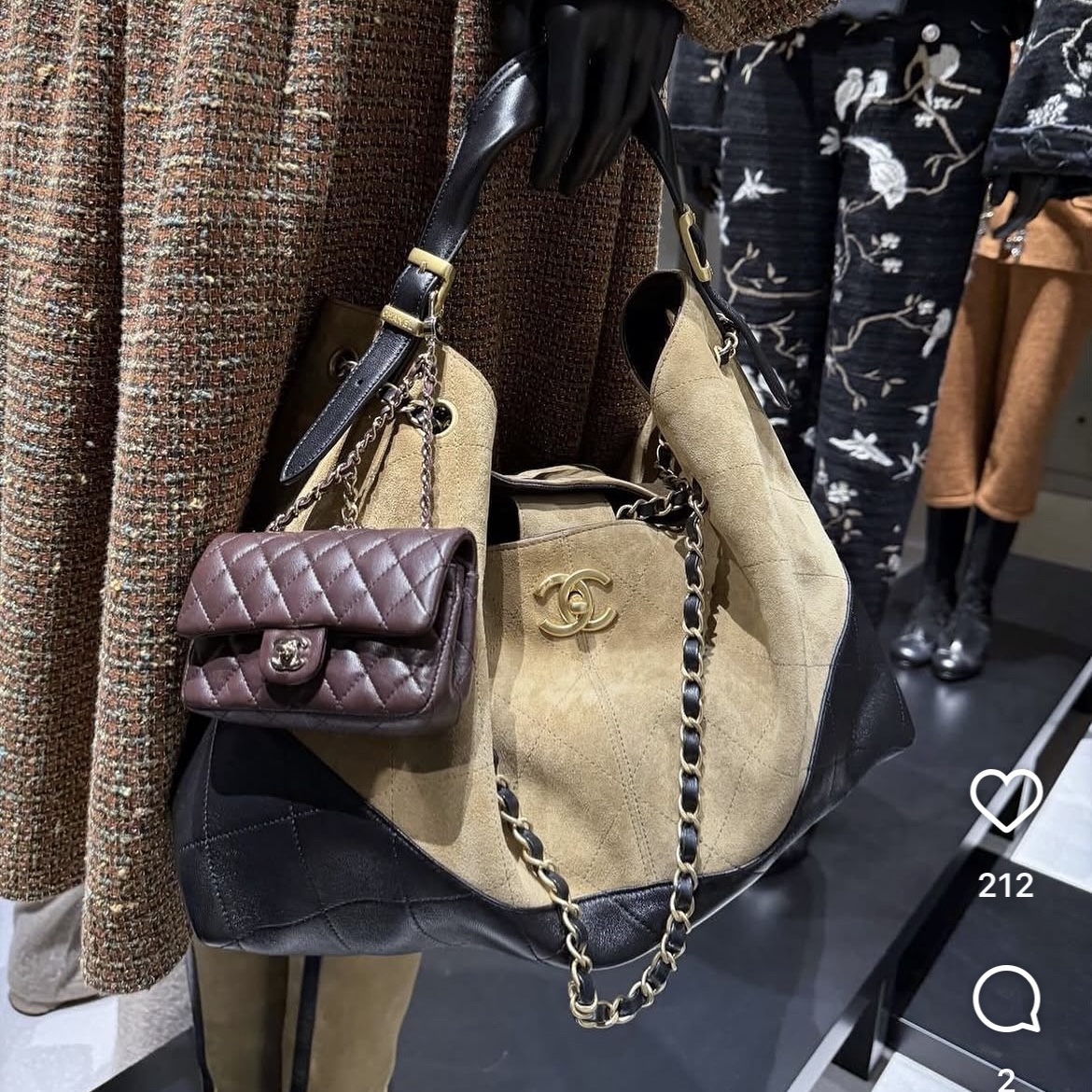 Chanel Small Shopping Bag Suede Calfskin Lambskin & Gold Beige Black 착용 스타일