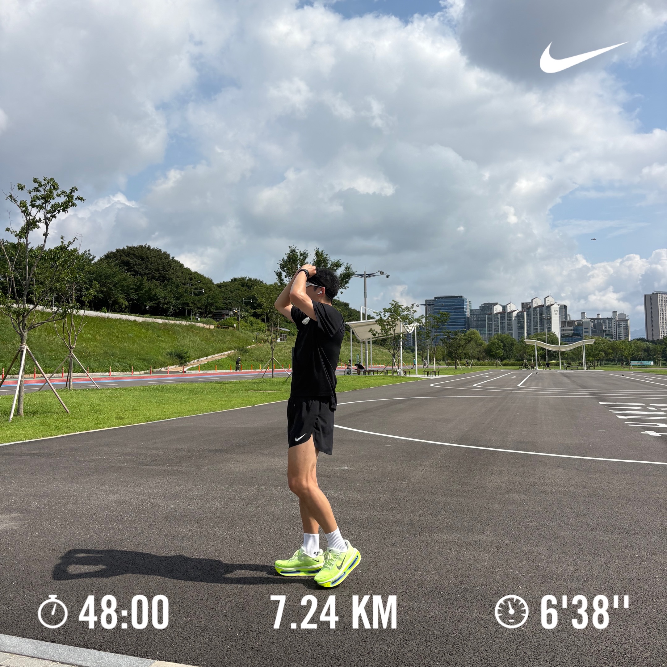 Nike Dri-Fit Miler Short Sleeve Running Top Black - Asia, Nike Aeroswift Dri-Fit ADV 4 Inch Brief Lined Running Short Black Summit White - Asia 착용 스타일