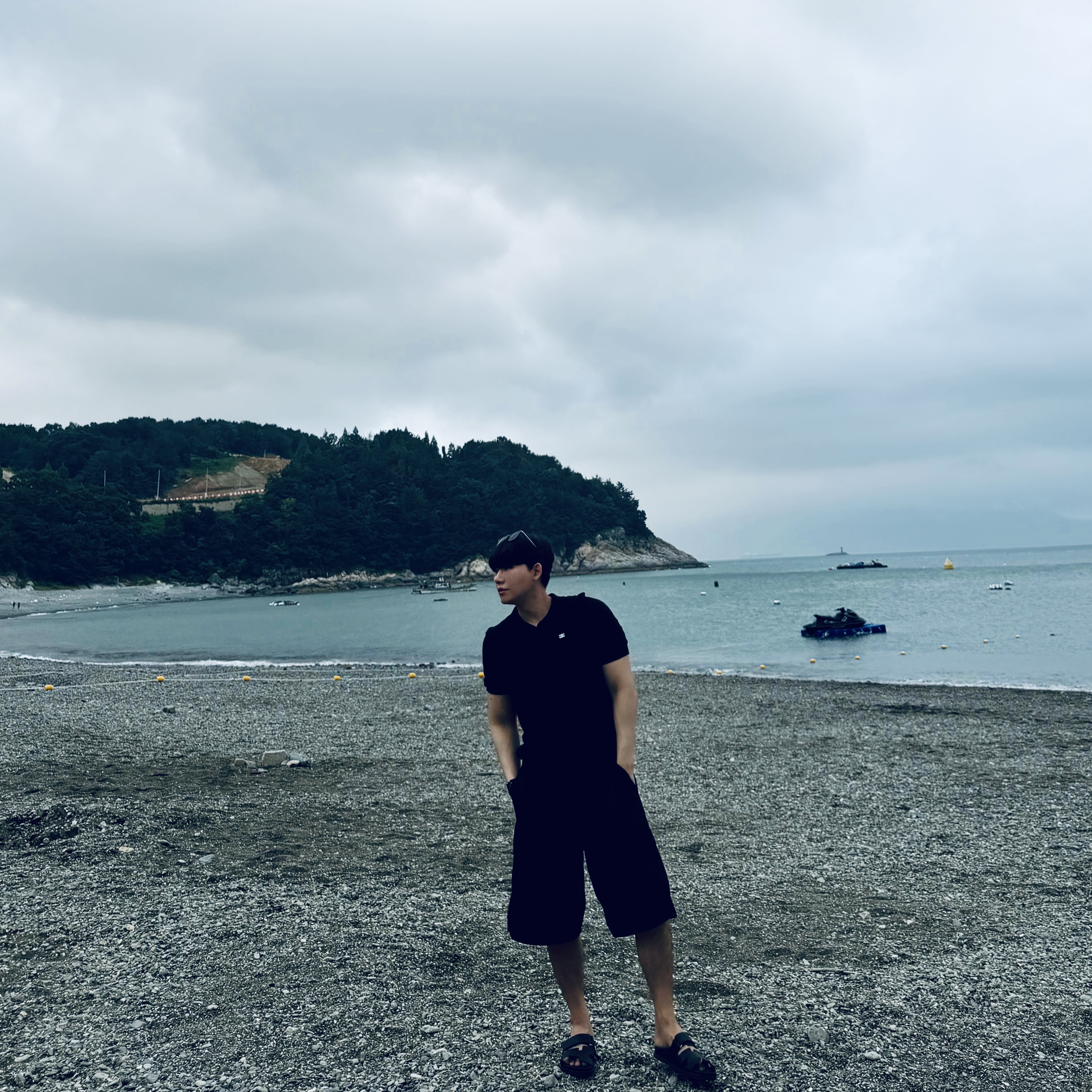 Celine Triomphe Polo T-Shirt in Fine Cotton Black, Hermes Chypre Sandal Calfskin & Noir 착용 스타일 - 1