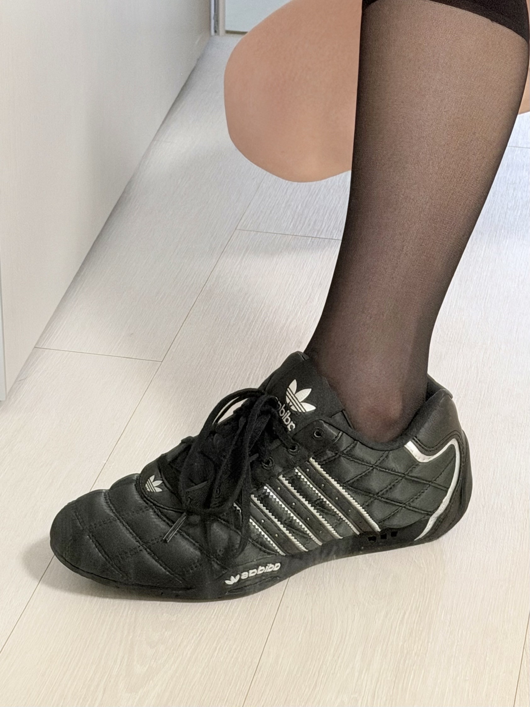 (W) Adidas Adiracer Lo Core Black Silver Metallic 착용 스타일